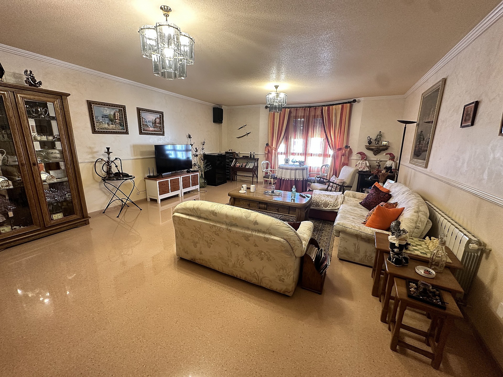Resale - 7 Bedroom 6 Bathroom Villa in Petrer - - Alicante Resale - 7 Bedroom 6 Bathroom Villa in Petrer - - Alicante