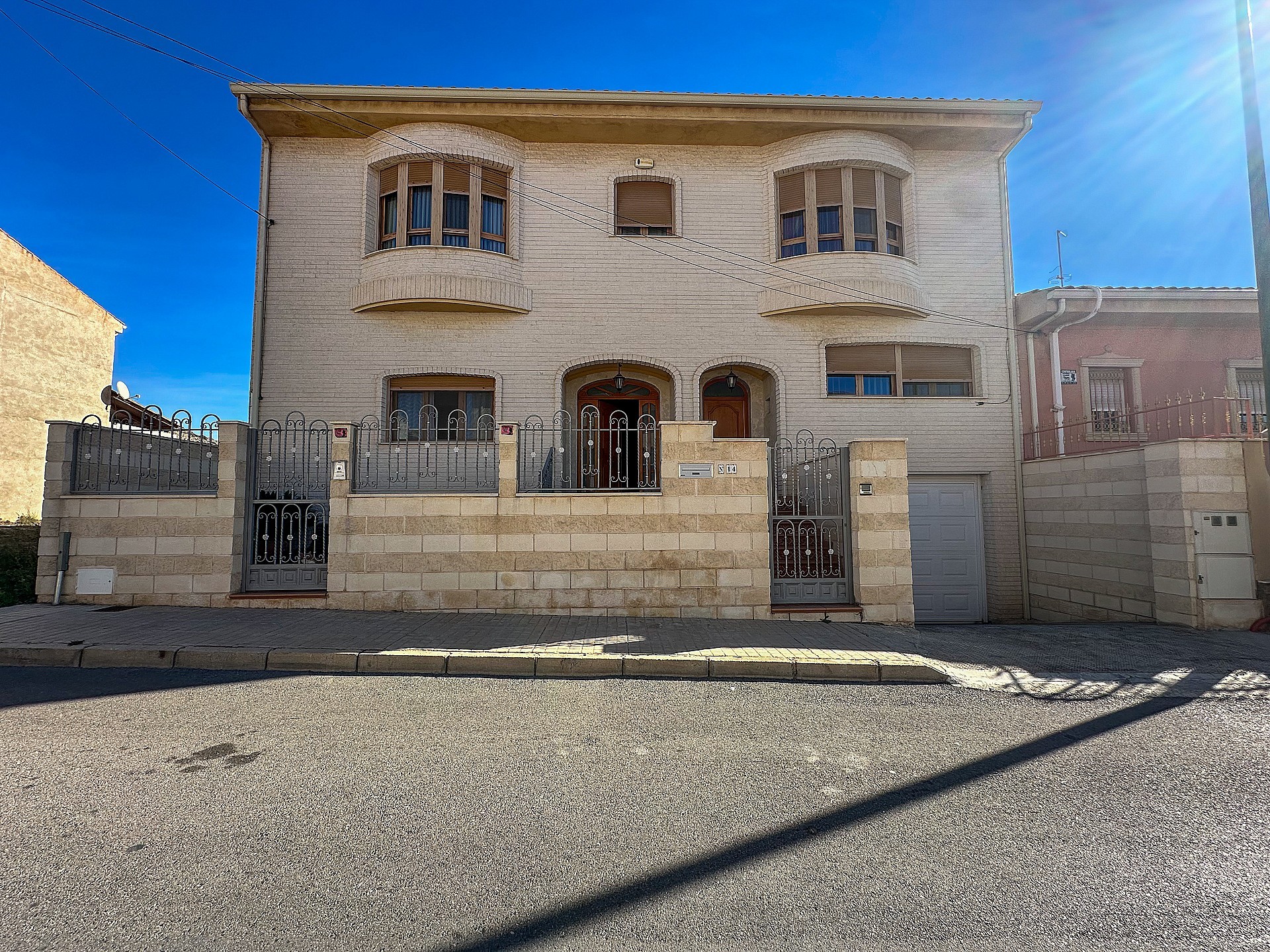 Resale - 7 Bedroom 6 Bathroom Villa in Petrer - - Alicante Resale - 7 Bedroom 6 Bathroom Villa in Petrer - - Alicante