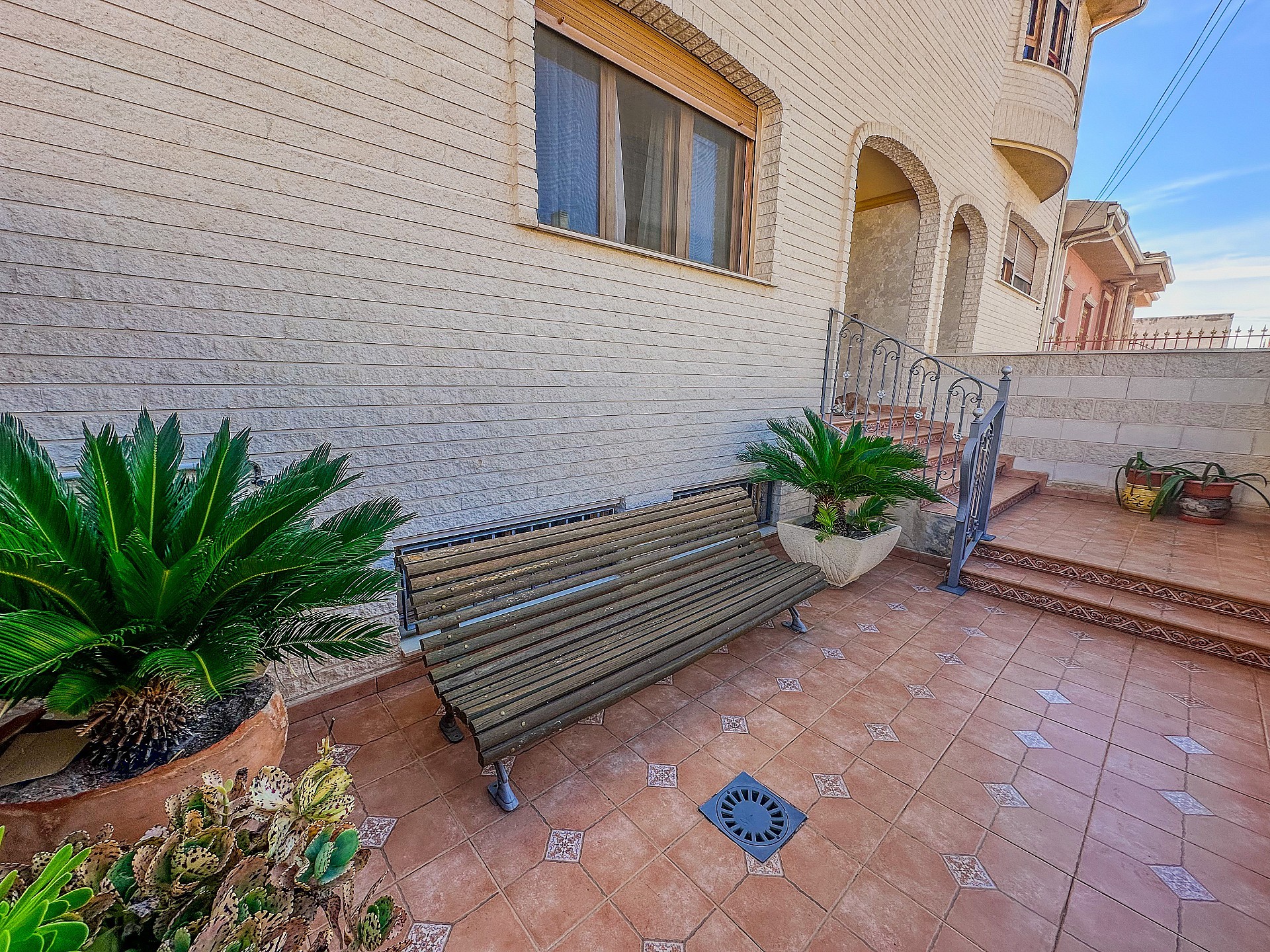 Resale - 7 Bedroom 6 Bathroom Villa in Petrer - - Alicante Resale - 7 Bedroom 6 Bathroom Villa in Petrer - - Alicante