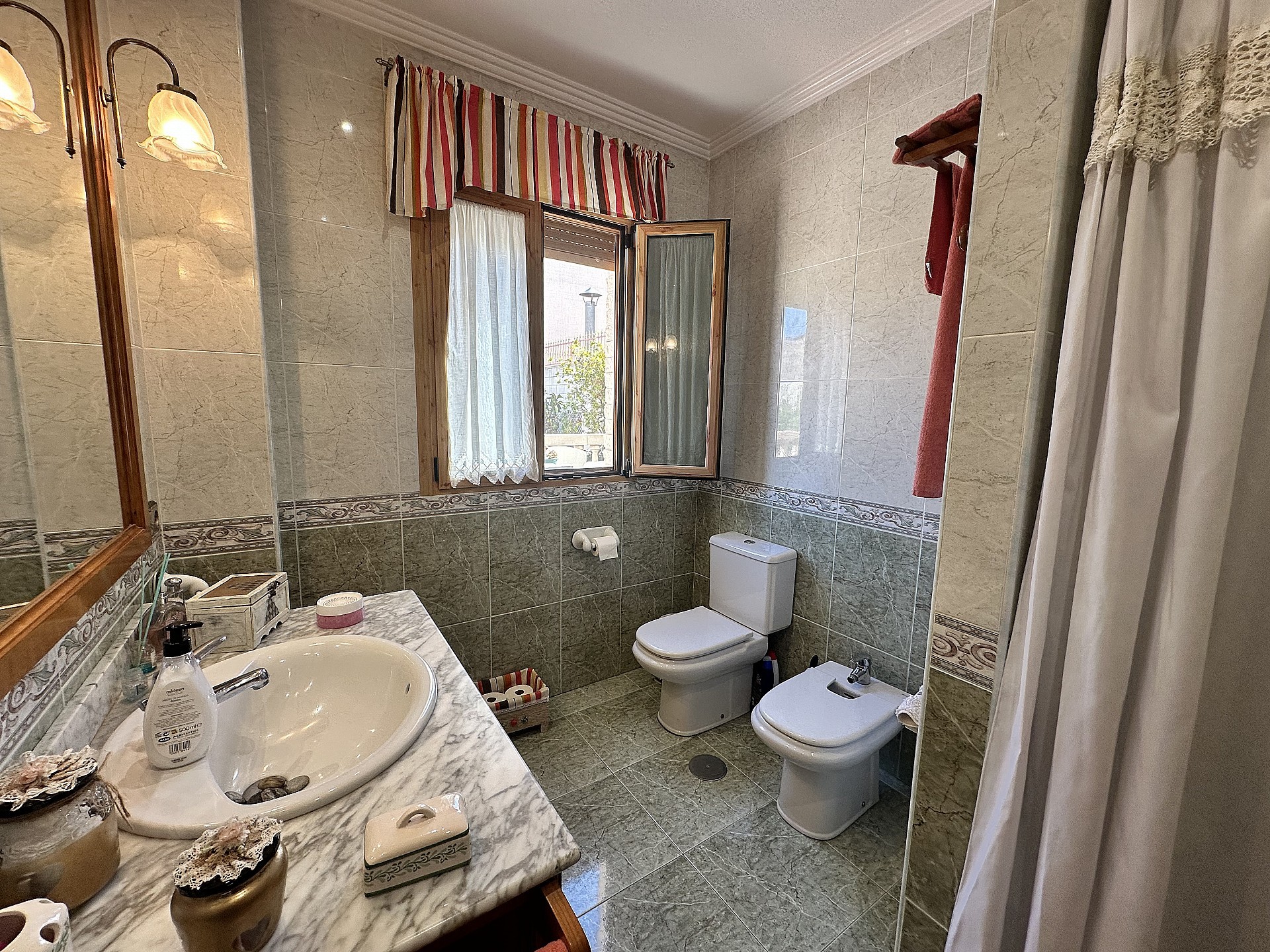 Resale - 7 Bedroom 6 Bathroom Villa in Petrer - - Alicante Resale - 7 Bedroom 6 Bathroom Villa in Petrer - - Alicante