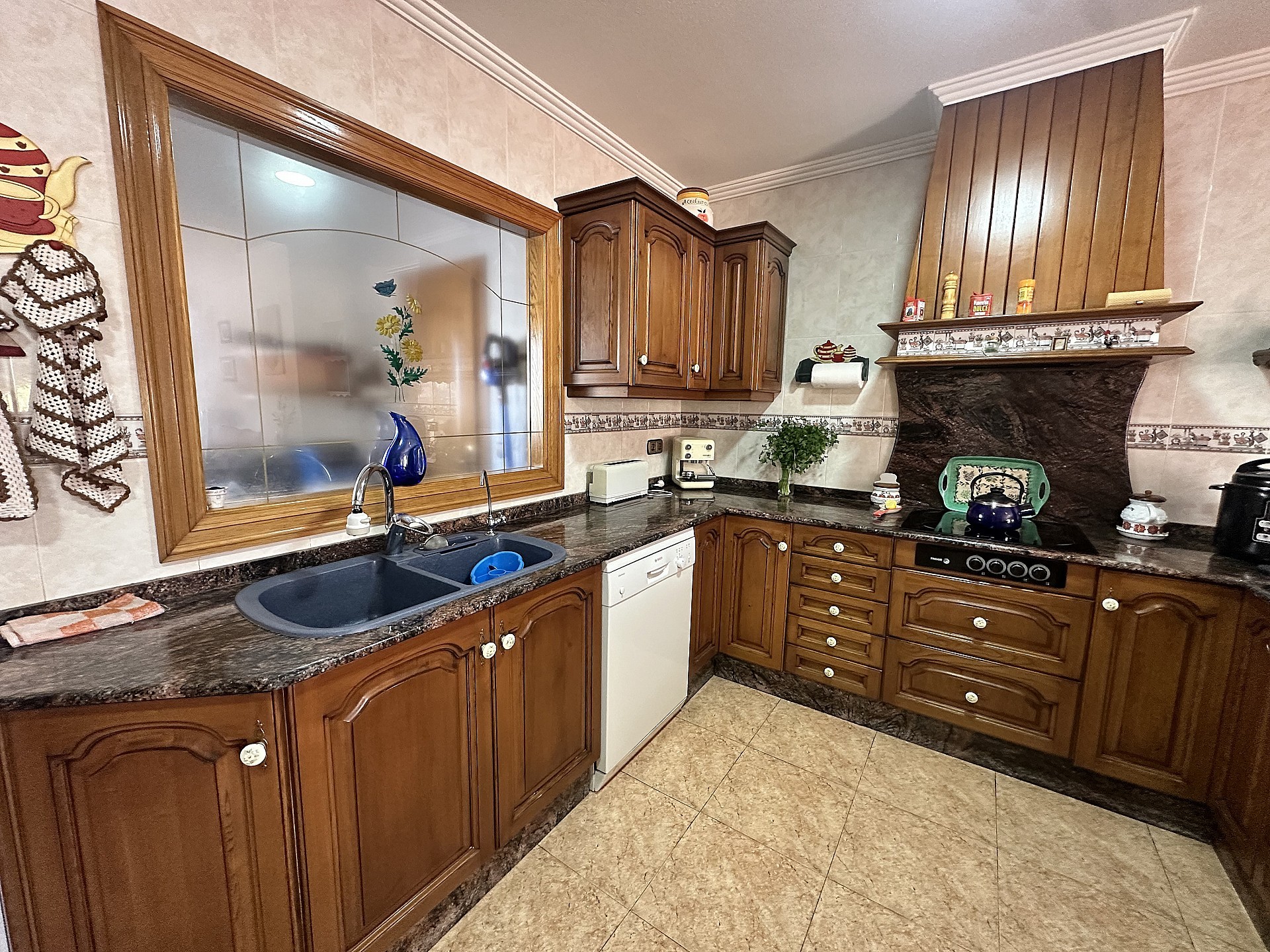 Resale - 7 Bedroom 6 Bathroom Villa in Petrer - - Alicante Resale - 7 Bedroom 6 Bathroom Villa in Petrer - - Alicante