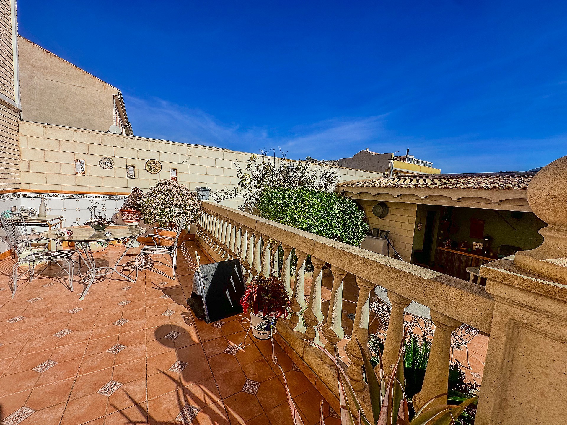 Resale - 7 Bedroom 6 Bathroom Villa in Petrer - - Alicante Resale - 7 Bedroom 6 Bathroom Villa in Petrer - - Alicante