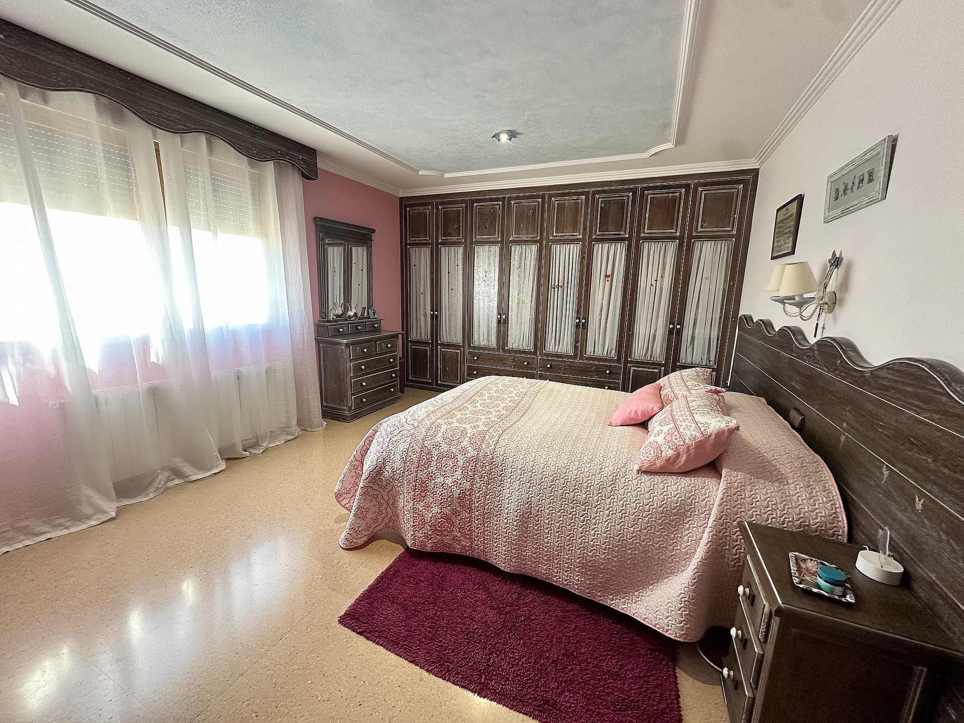 Resale - 7 Bedroom 6 Bathroom Villa in Petrer - - Alicante Resale - 7 Bedroom 6 Bathroom Villa in Petrer - - Alicante