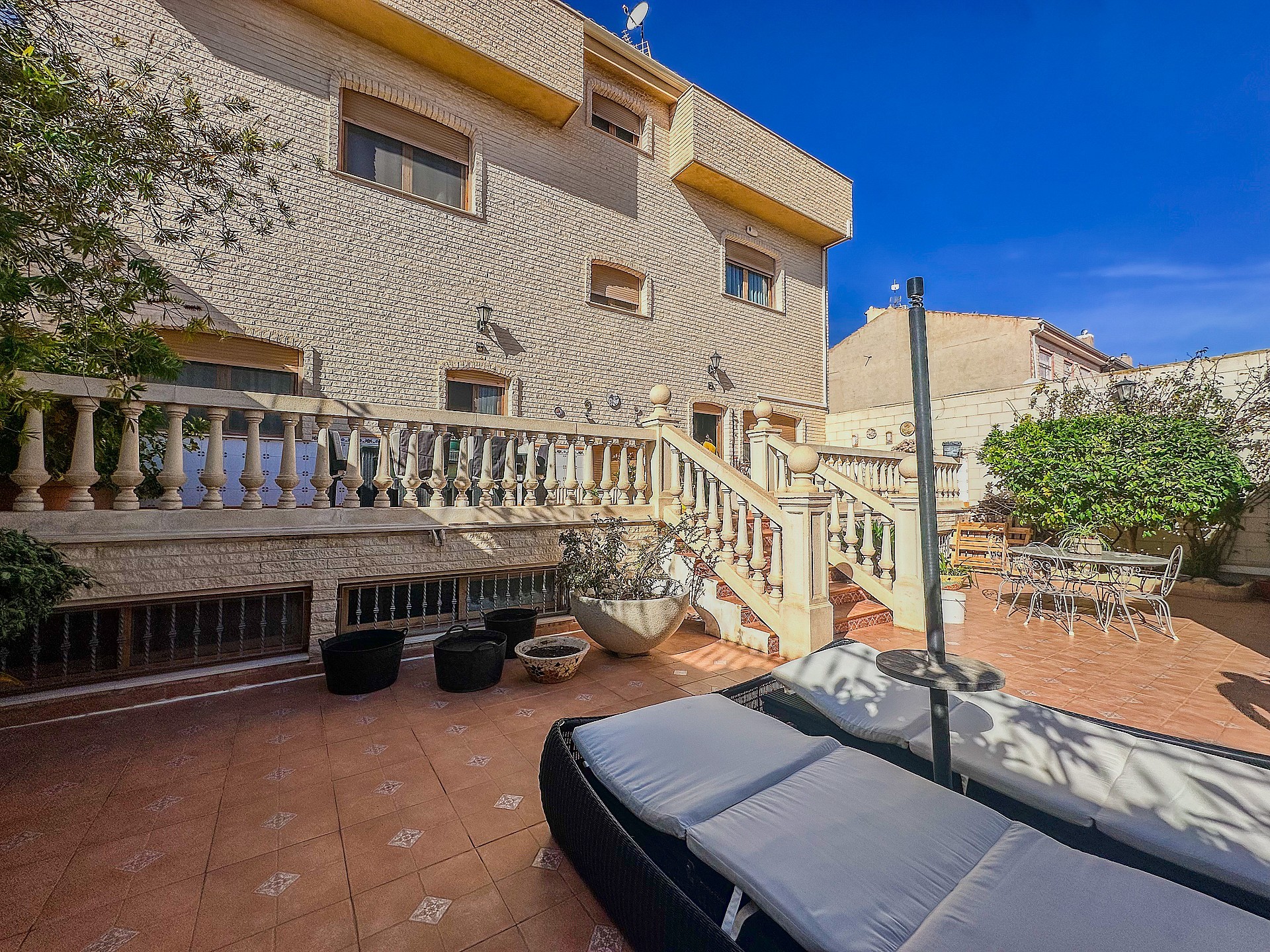 Resale - 7 Bedroom 6 Bathroom Villa in Petrer - - Alicante Resale - 7 Bedroom 6 Bathroom Villa in Petrer - - Alicante