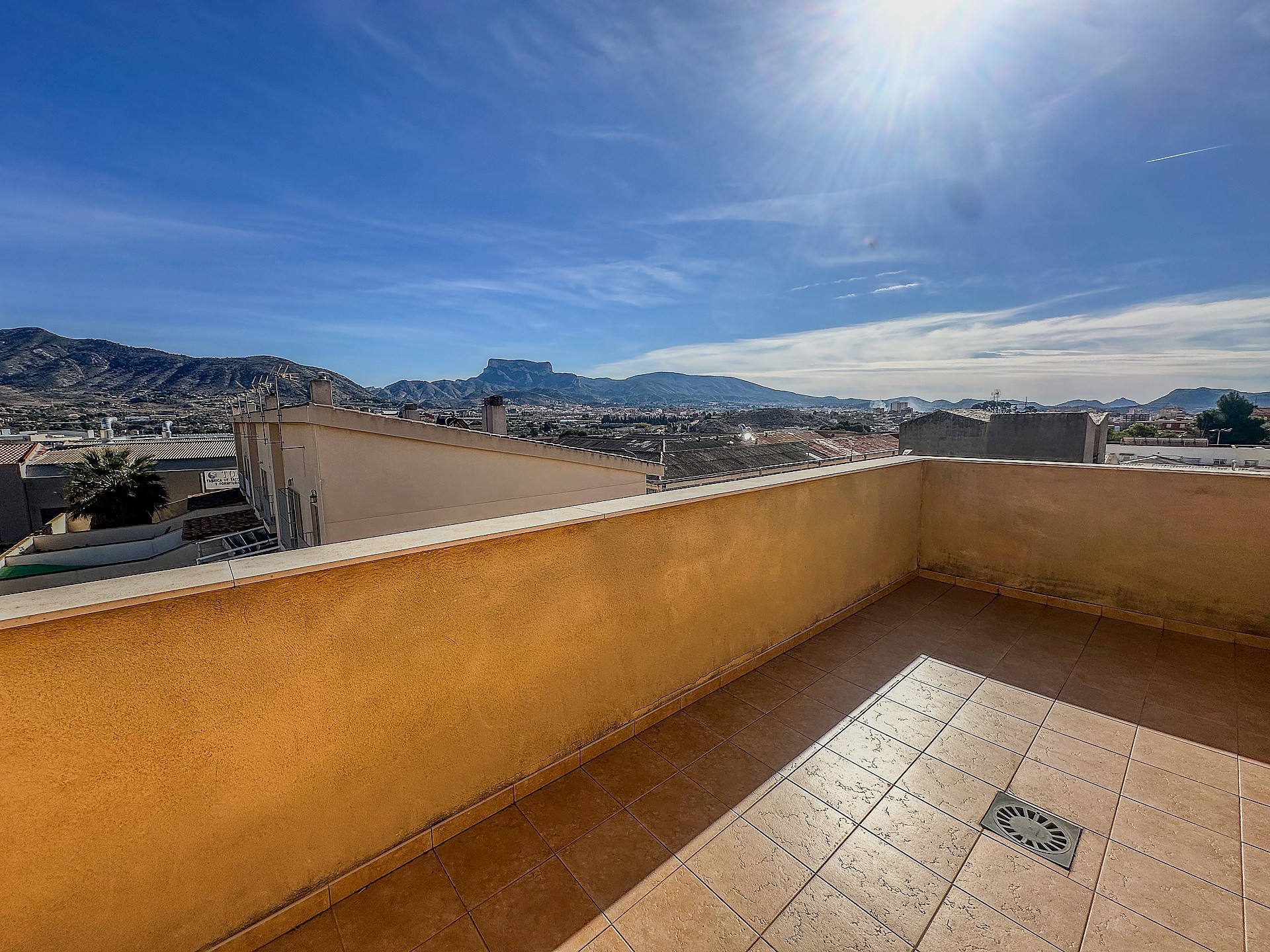 Resale - 7 Bedroom 6 Bathroom Villa in Petrer - - Alicante Resale - 7 Bedroom 6 Bathroom Villa in Petrer - - Alicante