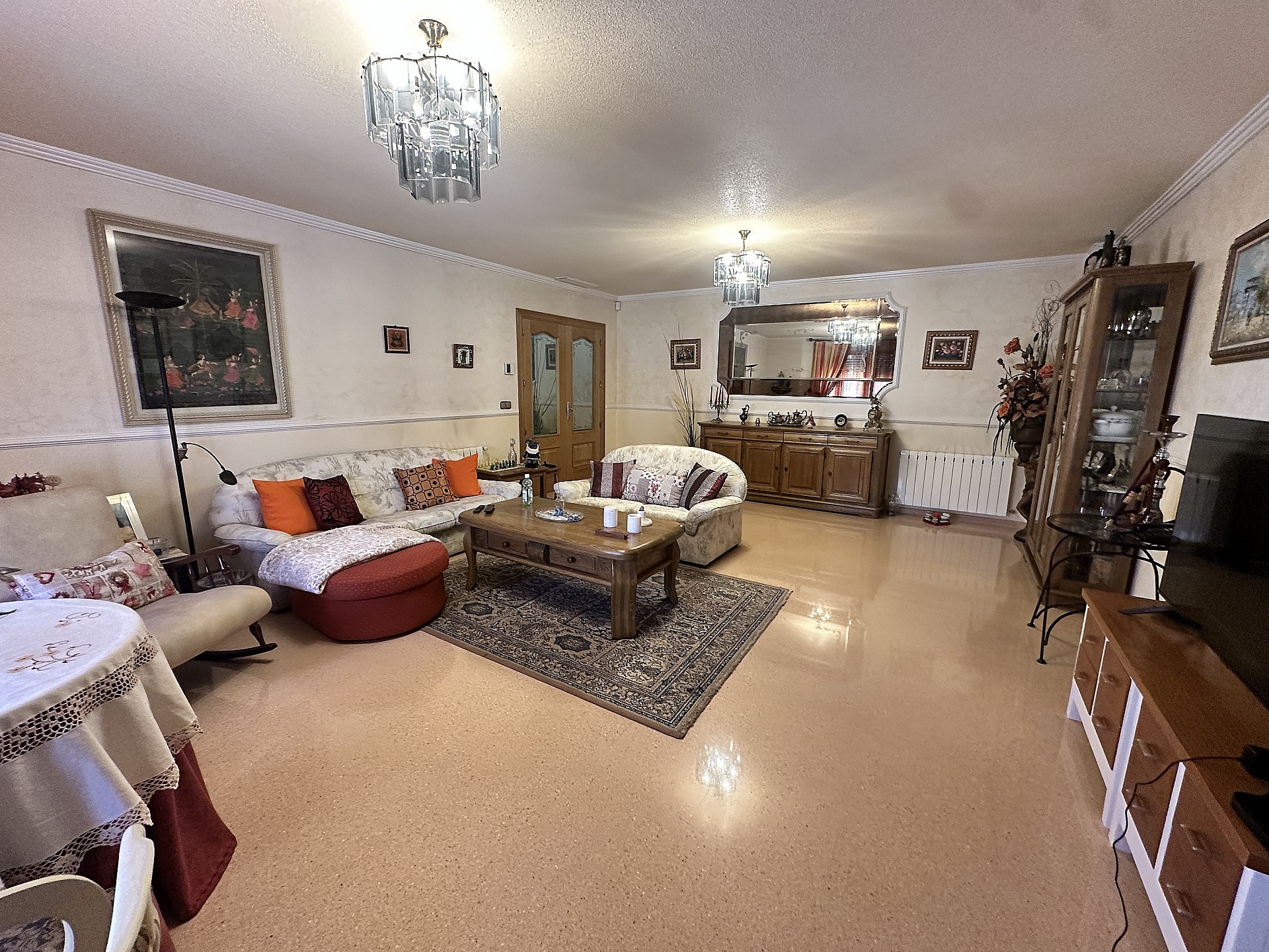 Resale - 7 Bedroom 6 Bathroom Villa in Petrer - - Alicante Resale - 7 Bedroom 6 Bathroom Villa in Petrer - - Alicante
