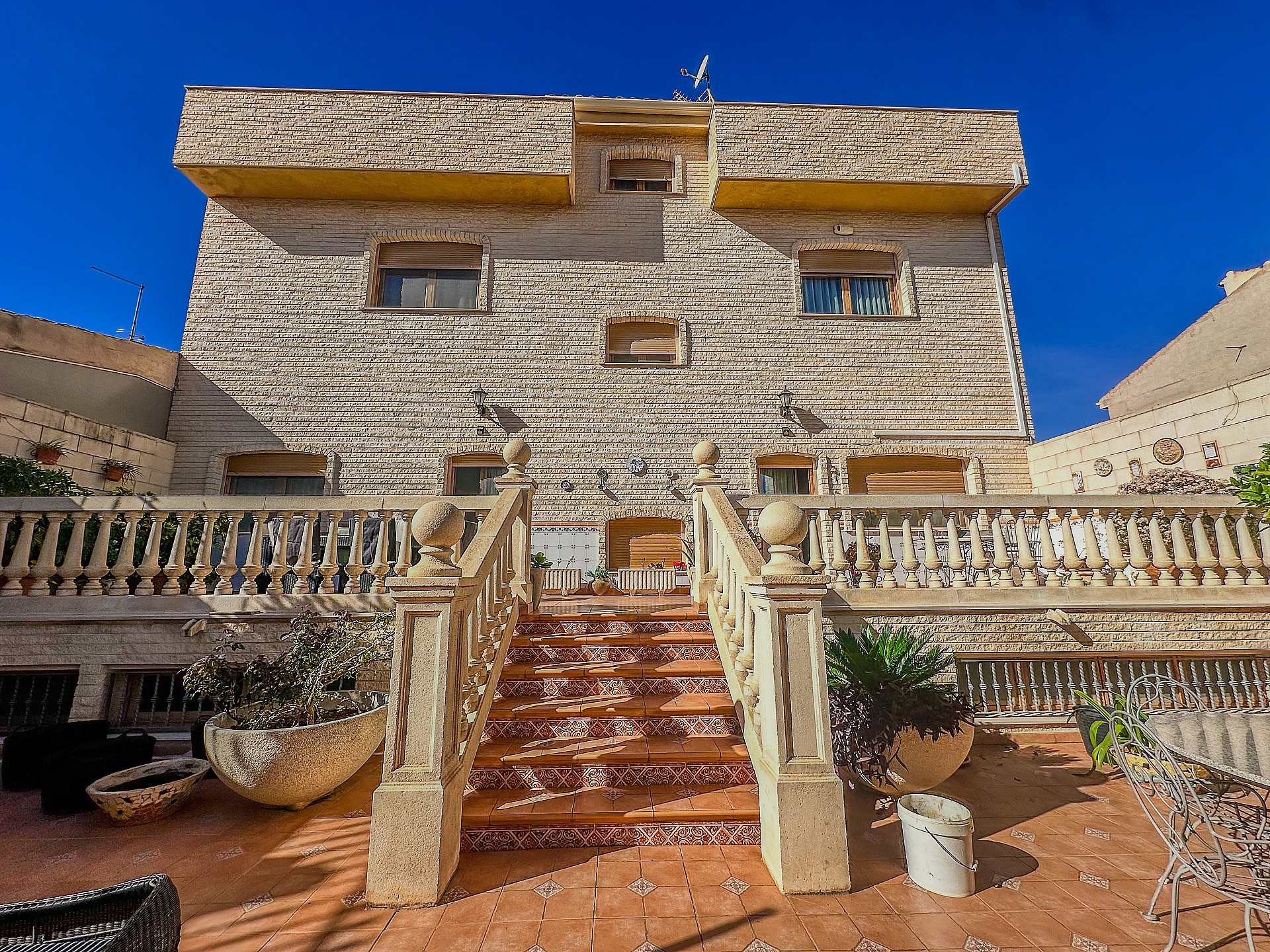 Resale - 7 Bedroom 6 Bathroom Villa in Petrer - - Alicante Resale - 7 Bedroom 6 Bathroom Villa in Petrer - - Alicante