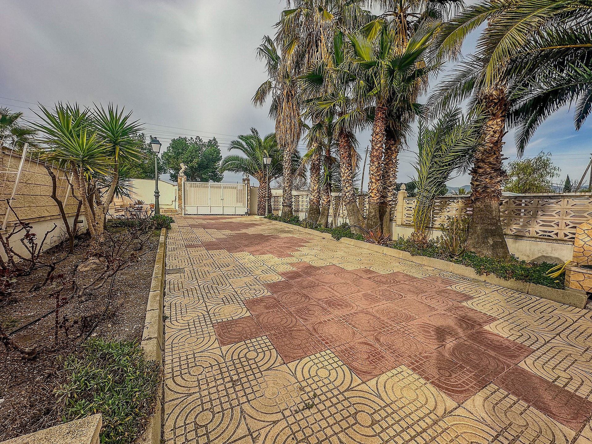Resale - 5 Bedroom 3 Bathroom Villa in Sax - - Alicante Resale - 5 Bedroom 3 Bathroom Villa in Sax - - Alicante