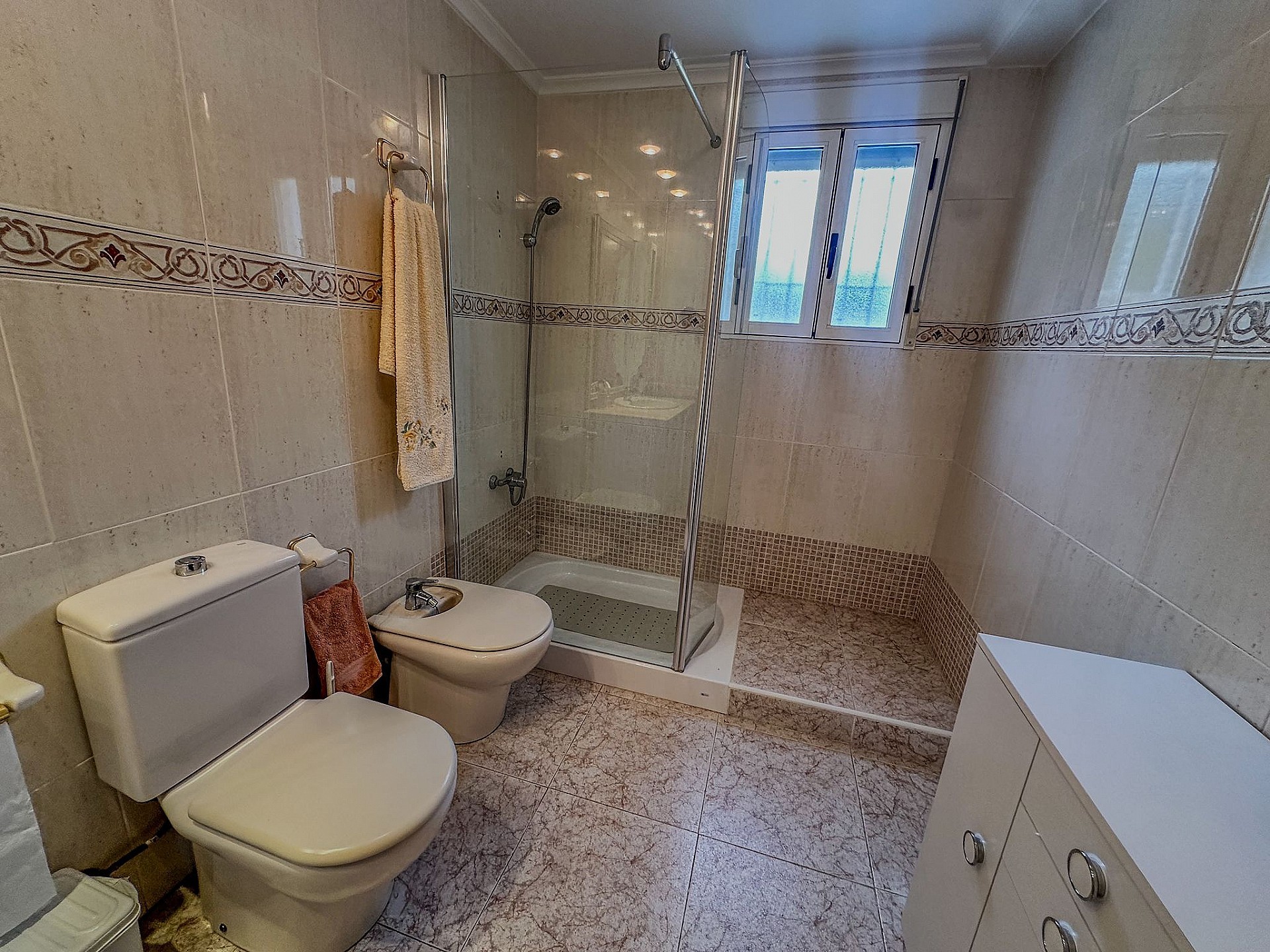Resale - 5 Bedroom 3 Bathroom Villa in Sax - - Alicante Resale - 5 Bedroom 3 Bathroom Villa in Sax - - Alicante