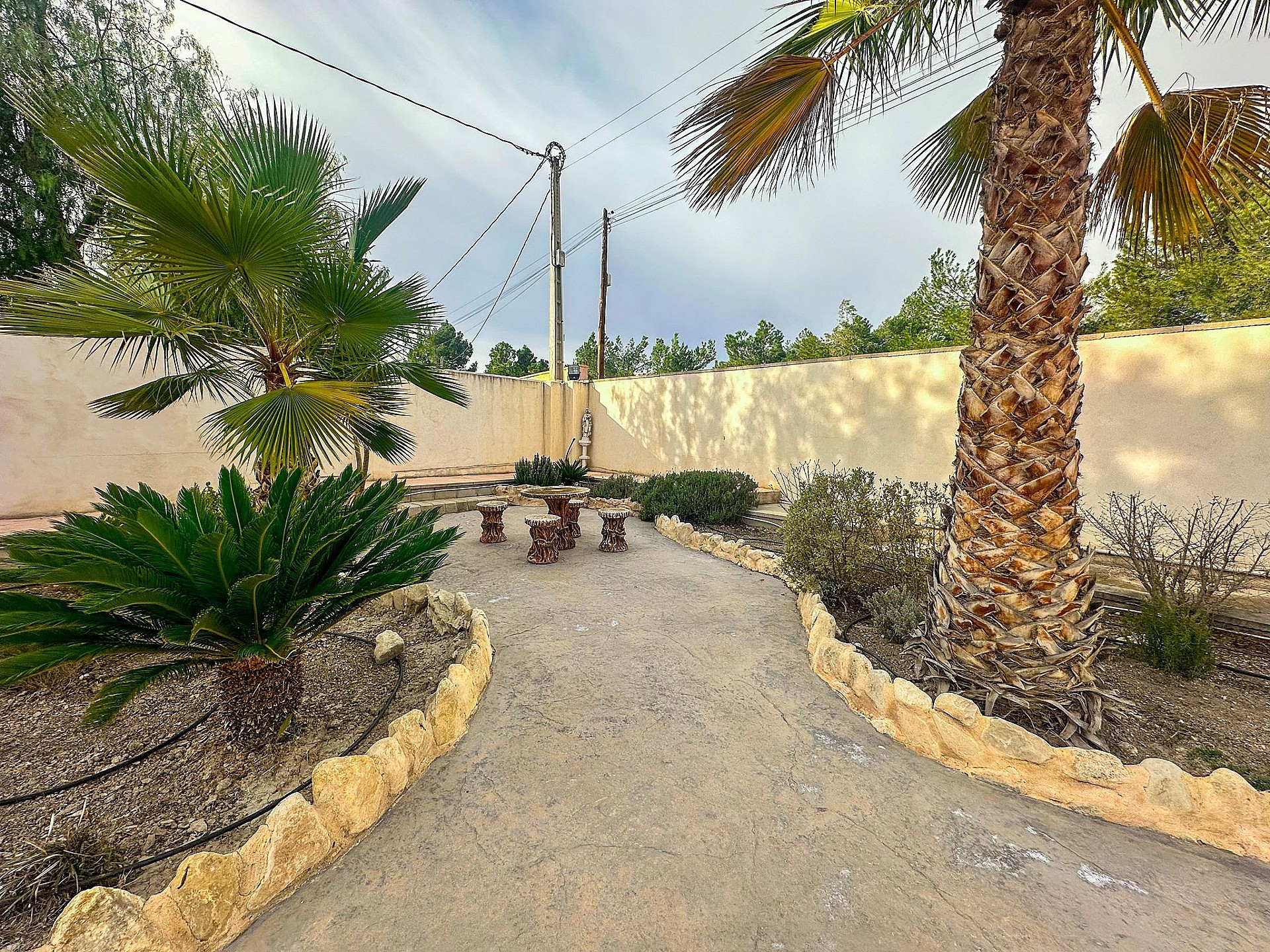 Resale - 5 Bedroom 3 Bathroom Villa in Sax - - Alicante Resale - 5 Bedroom 3 Bathroom Villa in Sax - - Alicante