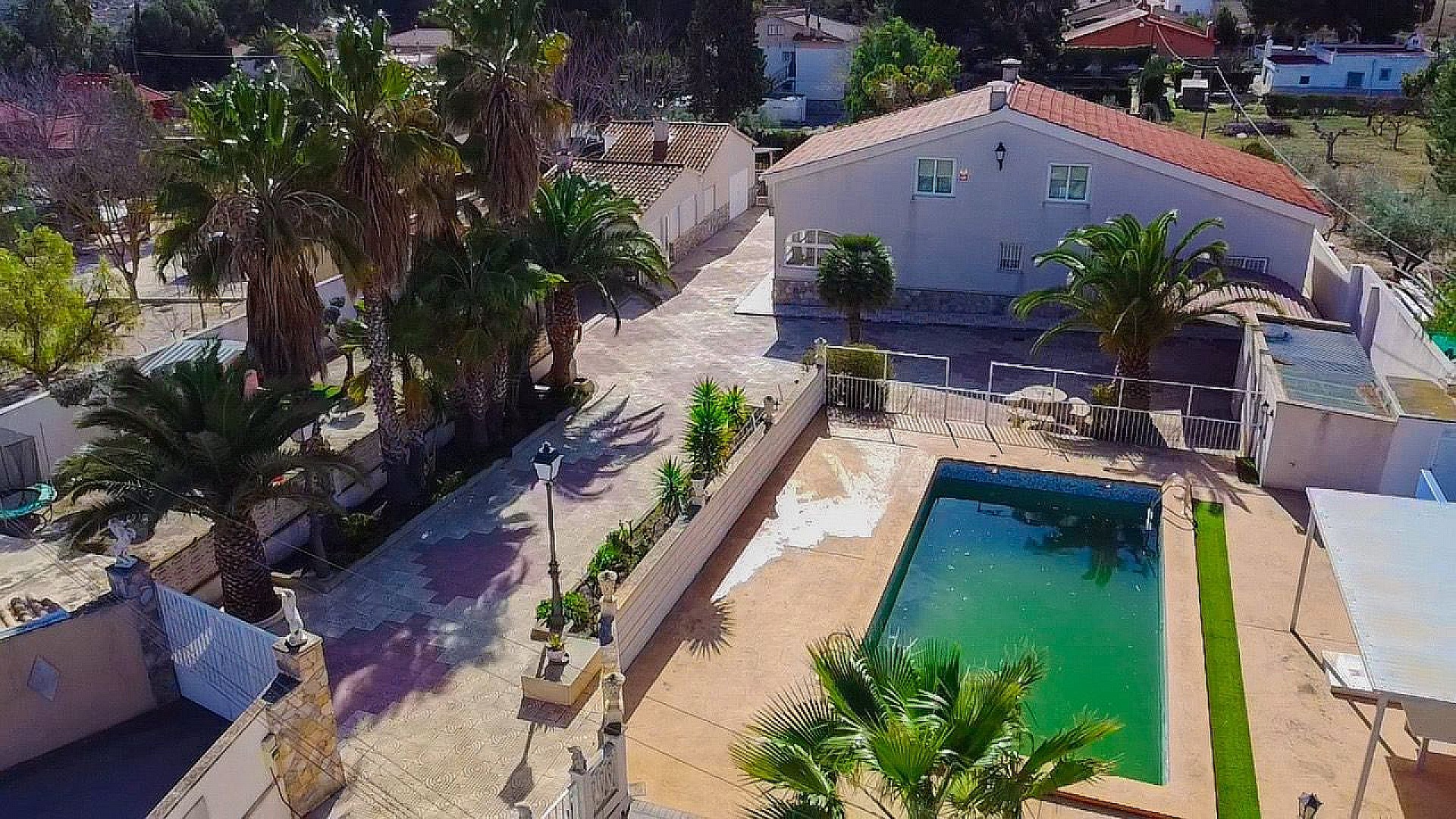 Resale - 5 Bedroom 3 Bathroom Villa in Sax - - Alicante Resale - 5 Bedroom 3 Bathroom Villa in Sax - - Alicante