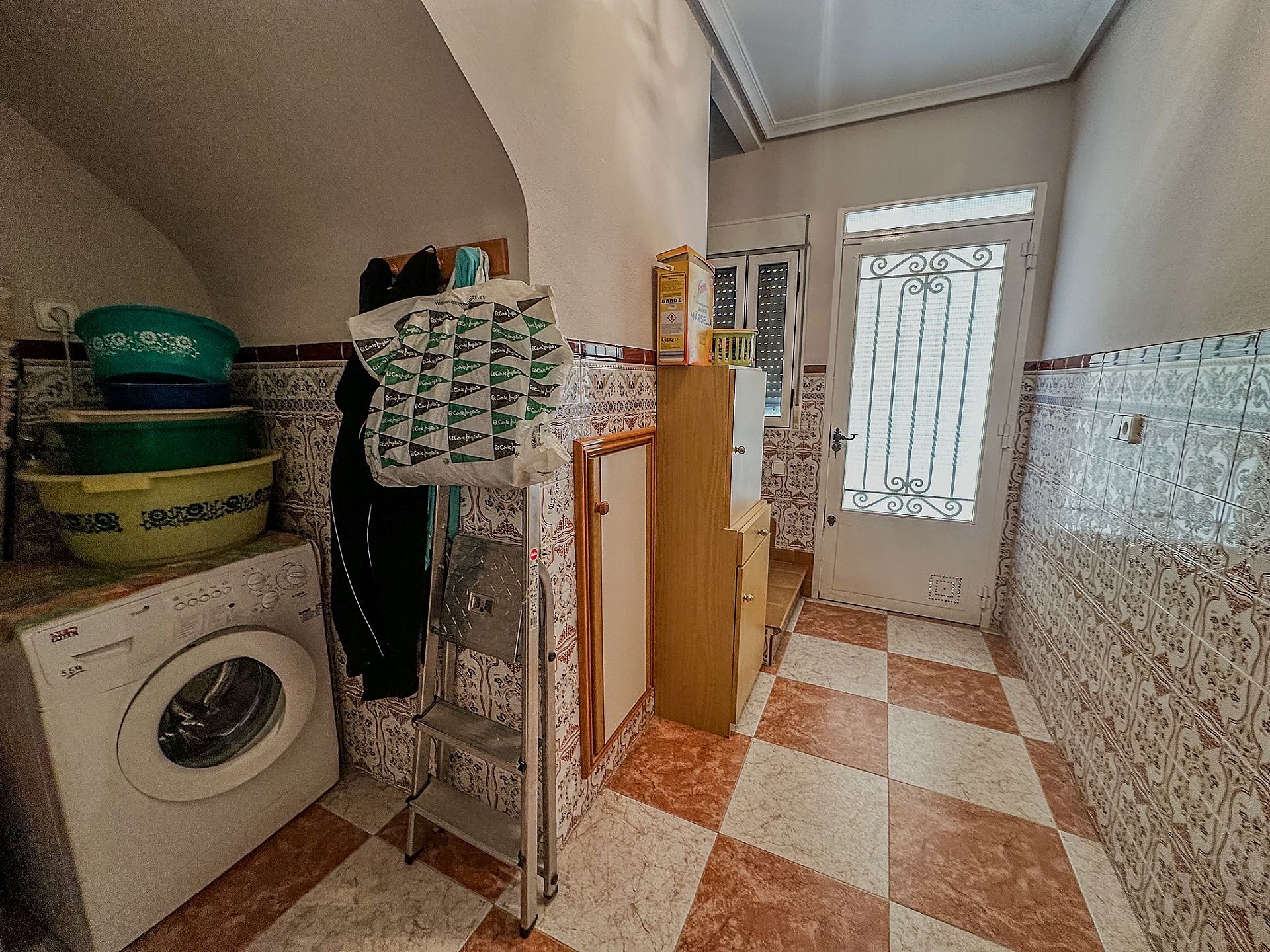 Resale - 5 Bedroom 3 Bathroom Villa in Sax - - Alicante Resale - 5 Bedroom 3 Bathroom Villa in Sax - - Alicante