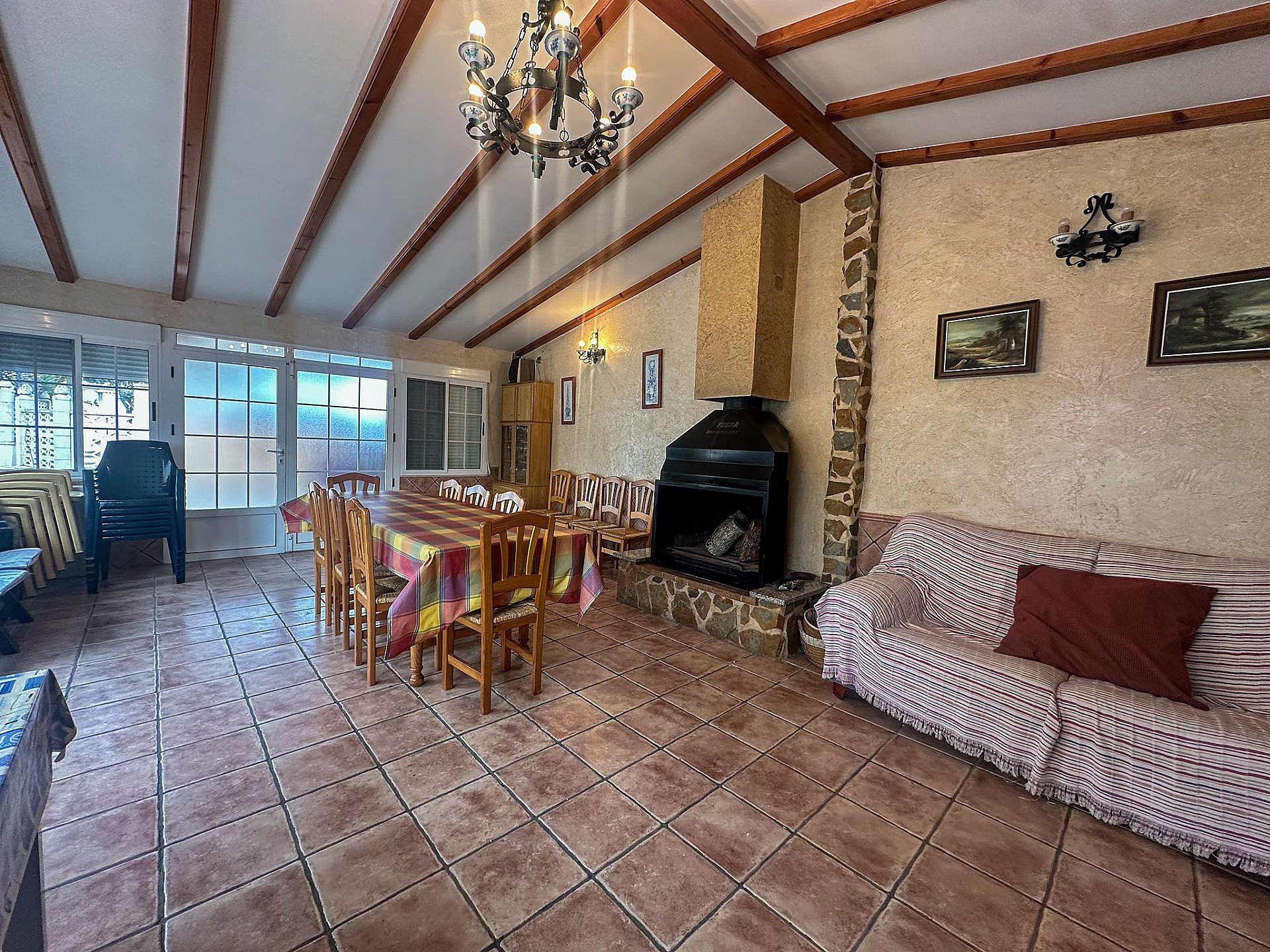 Resale - 5 Bedroom 3 Bathroom Villa in Sax - - Alicante Resale - 5 Bedroom 3 Bathroom Villa in Sax - - Alicante