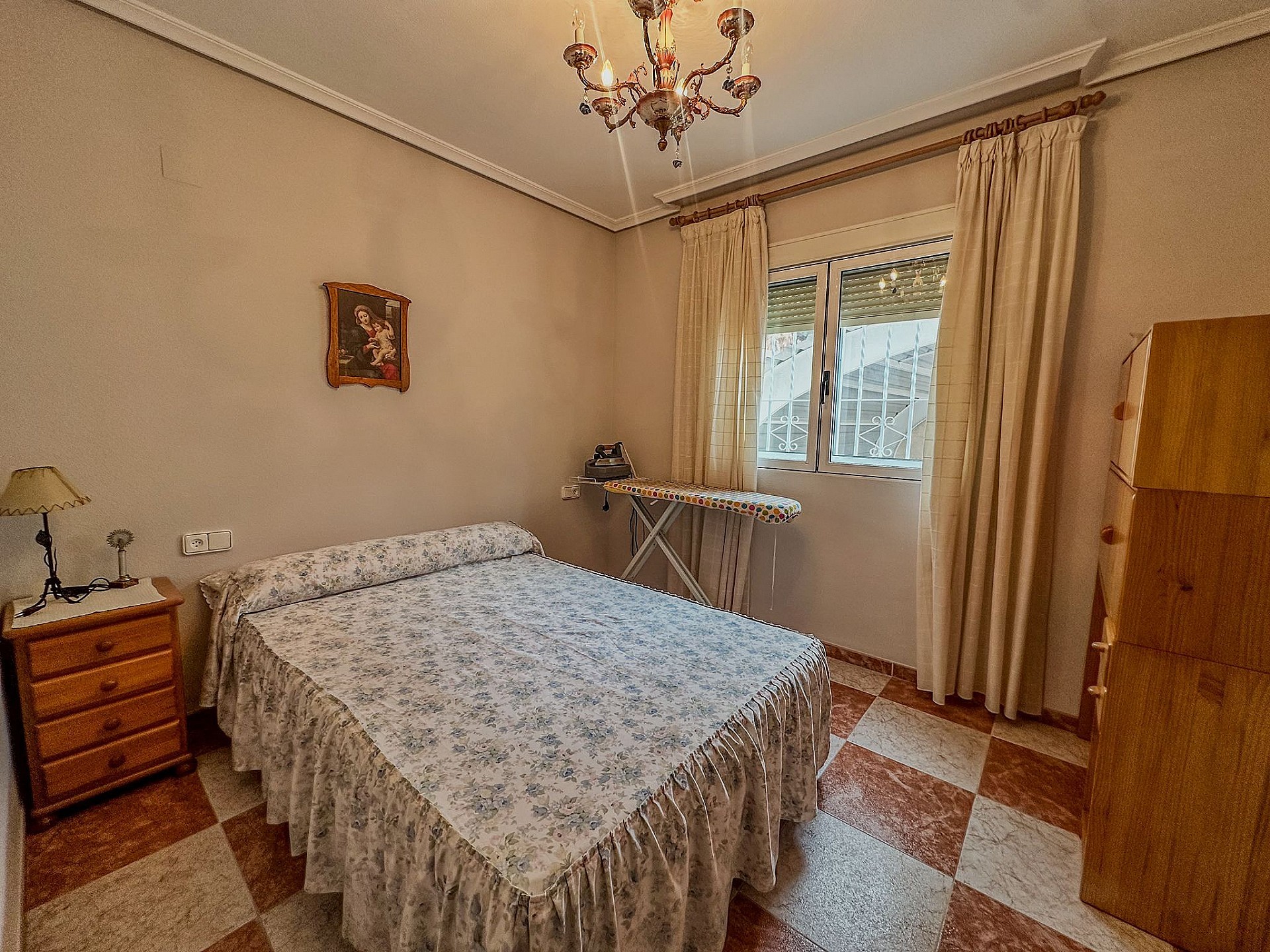 Resale - 5 Bedroom 3 Bathroom Villa in Sax - - Alicante Resale - 5 Bedroom 3 Bathroom Villa in Sax - - Alicante