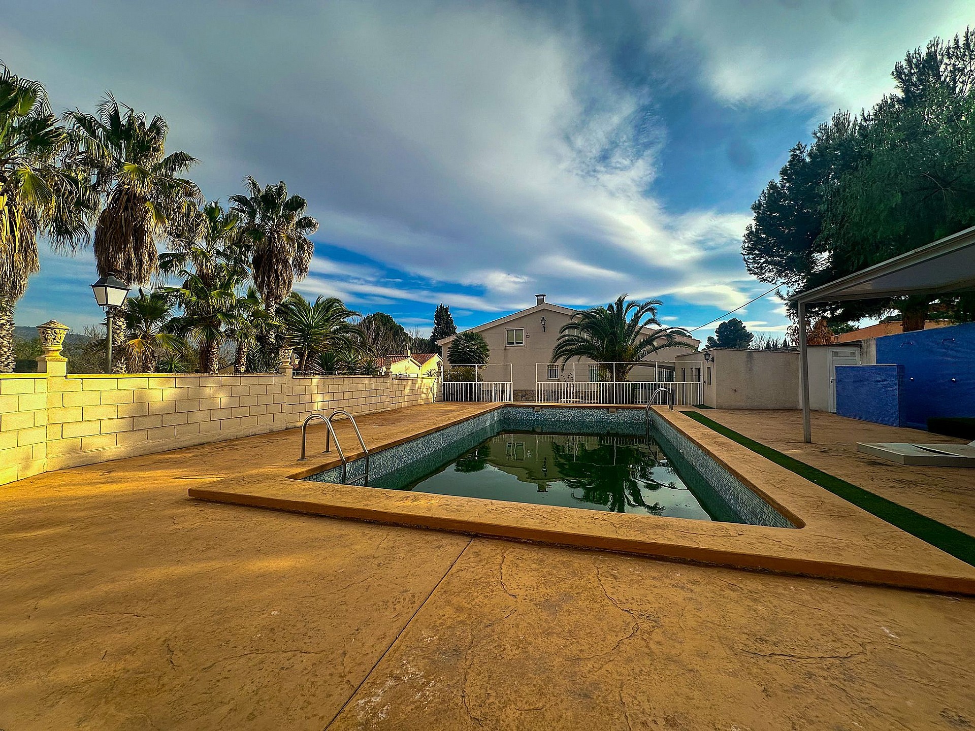 Resale - 5 Bedroom 3 Bathroom Villa in Sax - - Alicante Resale - 5 Bedroom 3 Bathroom Villa in Sax - - Alicante