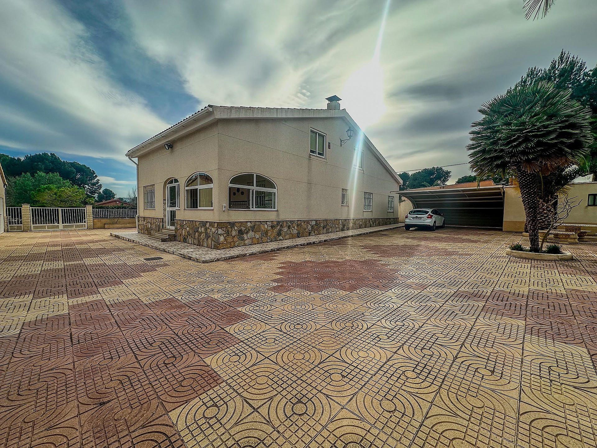 Resale - 5 Bedroom 3 Bathroom Villa in Sax - - Alicante Resale - 5 Bedroom 3 Bathroom Villa in Sax - - Alicante