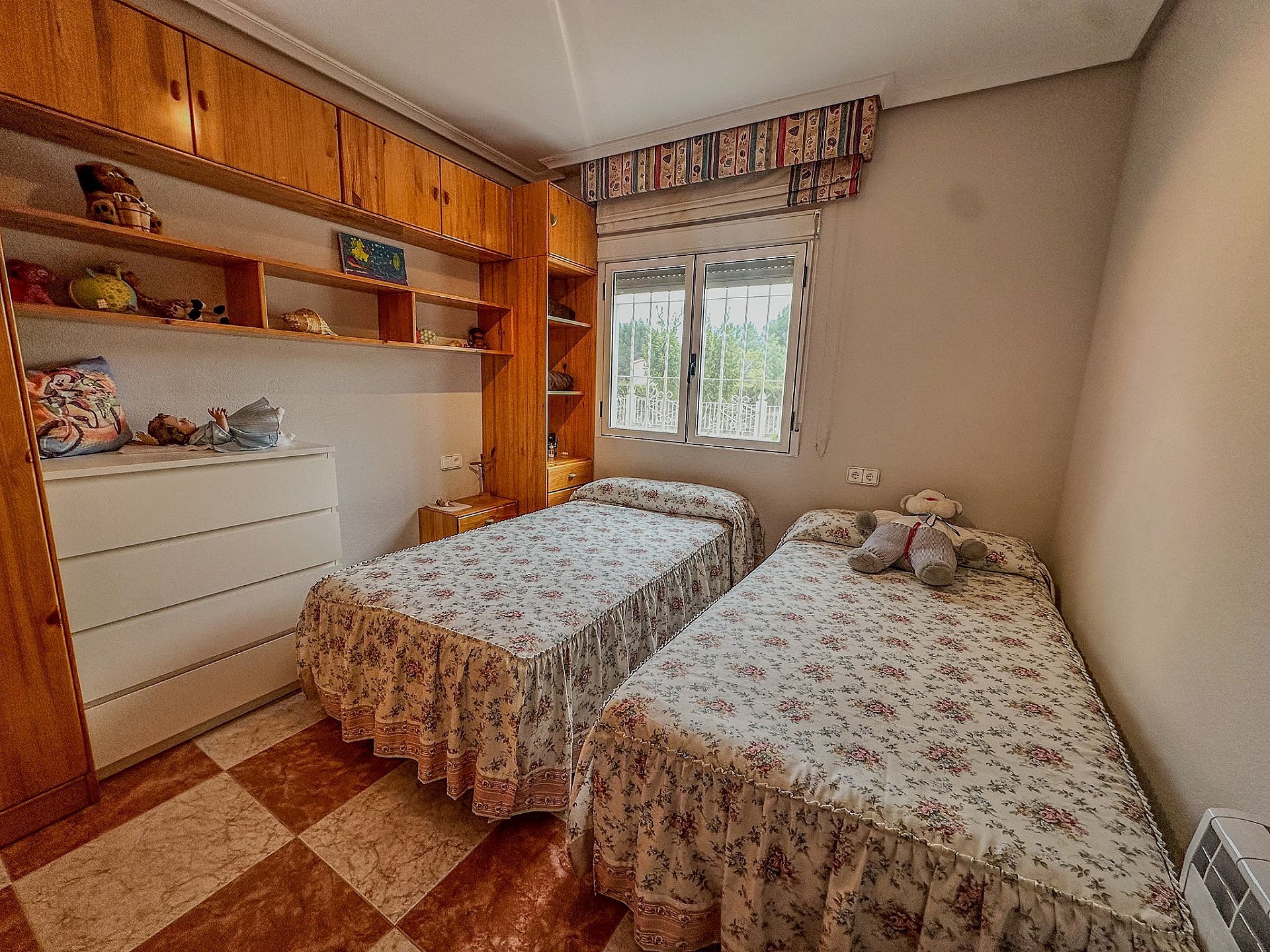 Resale - 5 Bedroom 3 Bathroom Villa in Sax - - Alicante Resale - 5 Bedroom 3 Bathroom Villa in Sax - - Alicante