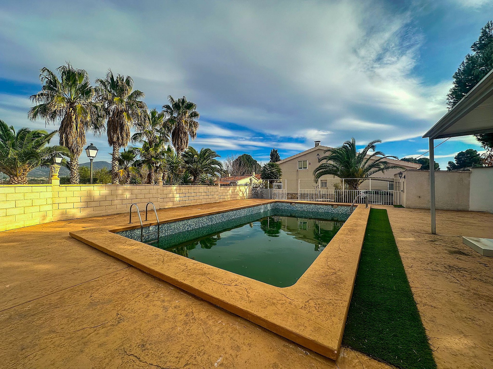 Resale - 5 Bedroom 3 Bathroom Villa in Sax - - Alicante Resale - 5 Bedroom 3 Bathroom Villa in Sax - - Alicante