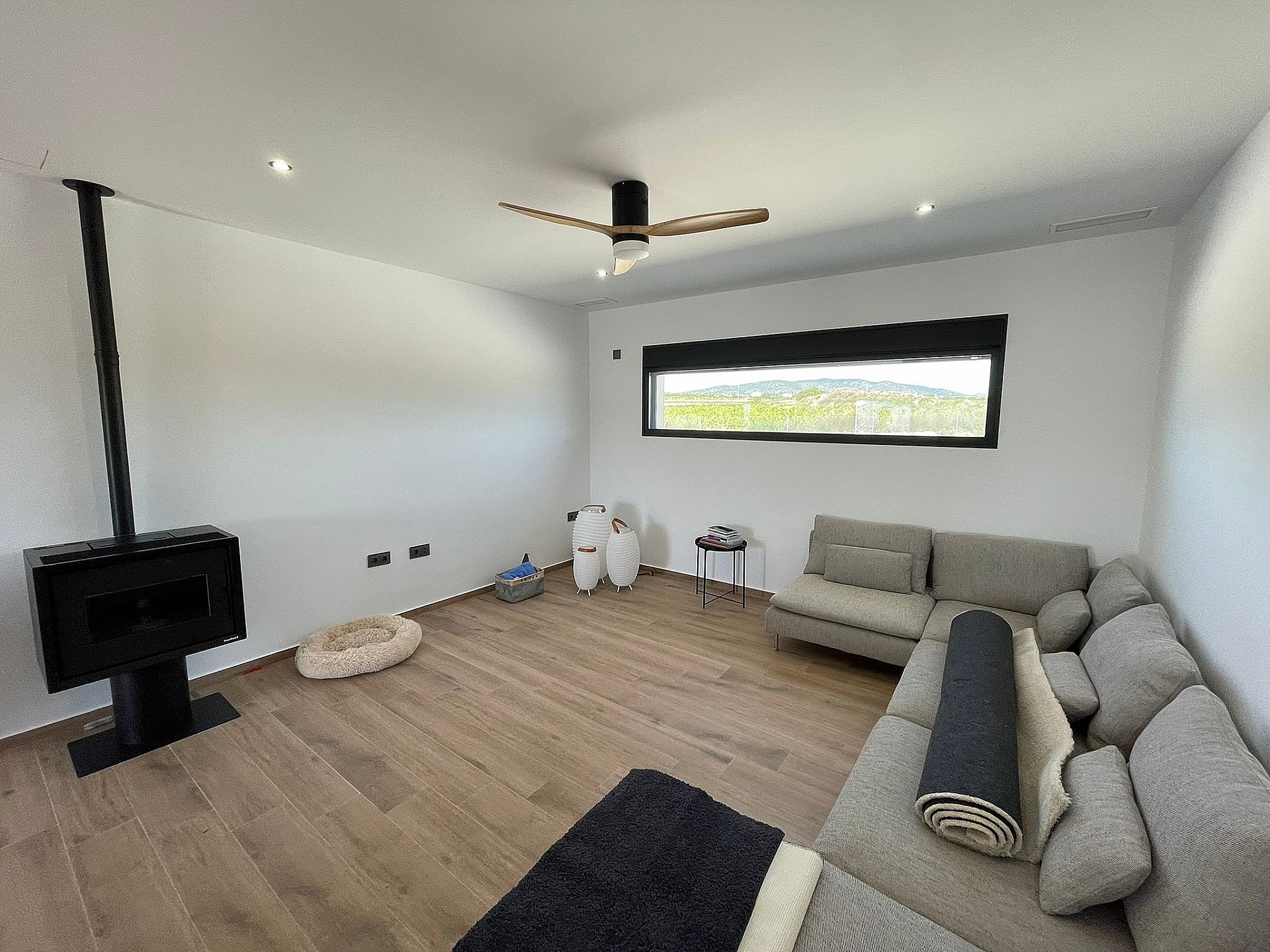 Resale - 4 Bedroom 2 Bathroom Villa in Aspe - - Alicante Resale - 4 Bedroom 2 Bathroom Villa in Aspe - - Alicante