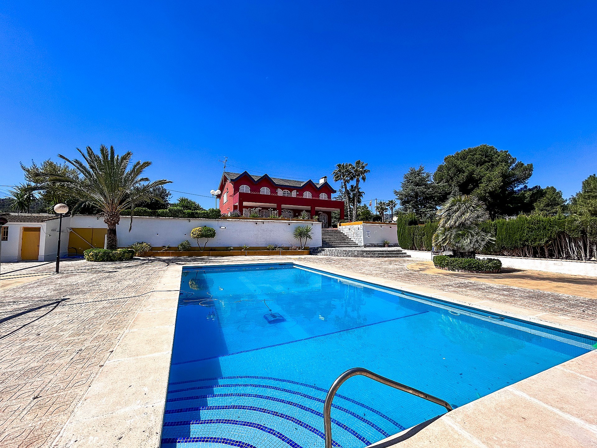 Resale - 6 Bedroom 4 Bathroom Villa in Monovar - - Alicante Resale - 6 Bedroom 4 Bathroom Villa in Monovar - - Alicante