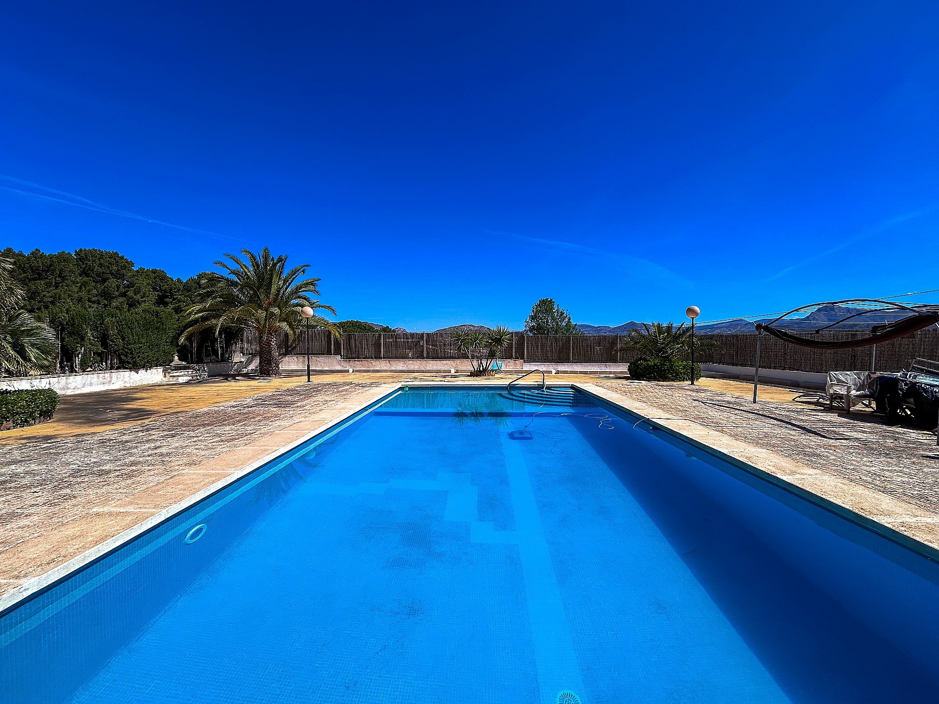 Resale - 6 Bedroom 4 Bathroom Villa in Monovar - - Alicante Resale - 6 Bedroom 4 Bathroom Villa in Monovar - - Alicante