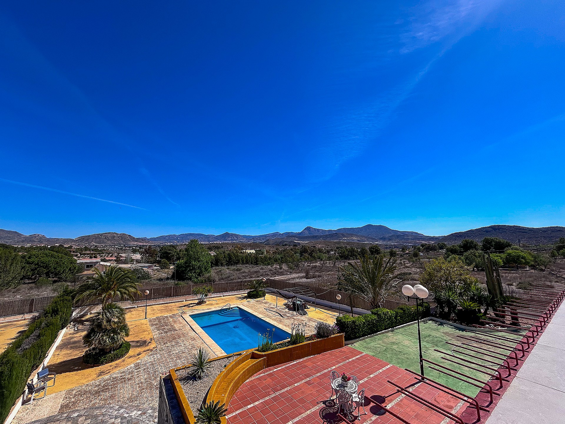 Resale - 6 Bedroom 4 Bathroom Villa in Monovar - - Alicante Resale - 6 Bedroom 4 Bathroom Villa in Monovar - - Alicante