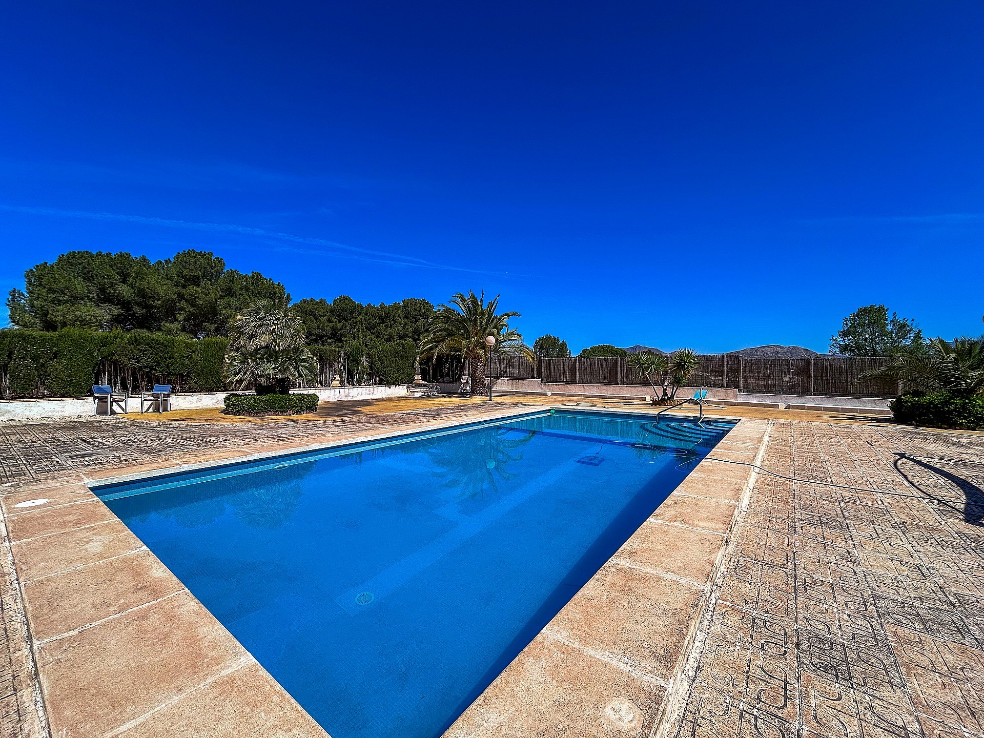 Resale - 6 Bedroom 4 Bathroom Villa in Monovar - - Alicante Resale - 6 Bedroom 4 Bathroom Villa in Monovar - - Alicante