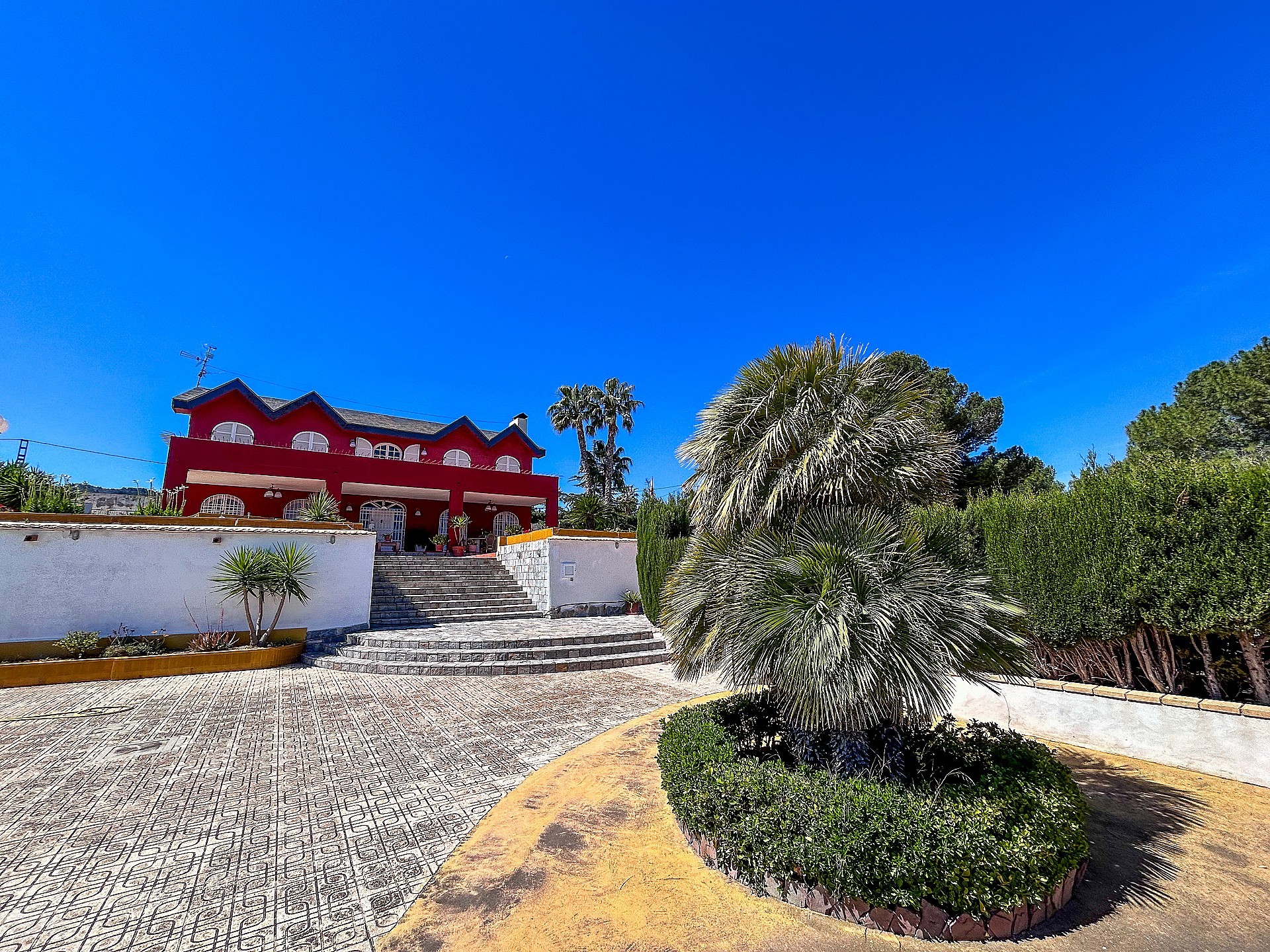 Resale - 6 Bedroom 4 Bathroom Villa in Monovar - - Alicante Resale - 6 Bedroom 4 Bathroom Villa in Monovar - - Alicante