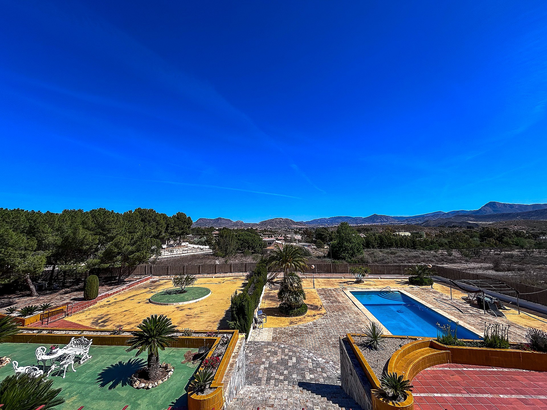 Resale - 6 Bedroom 4 Bathroom Villa in Monovar - - Alicante Resale - 6 Bedroom 4 Bathroom Villa in Monovar - - Alicante