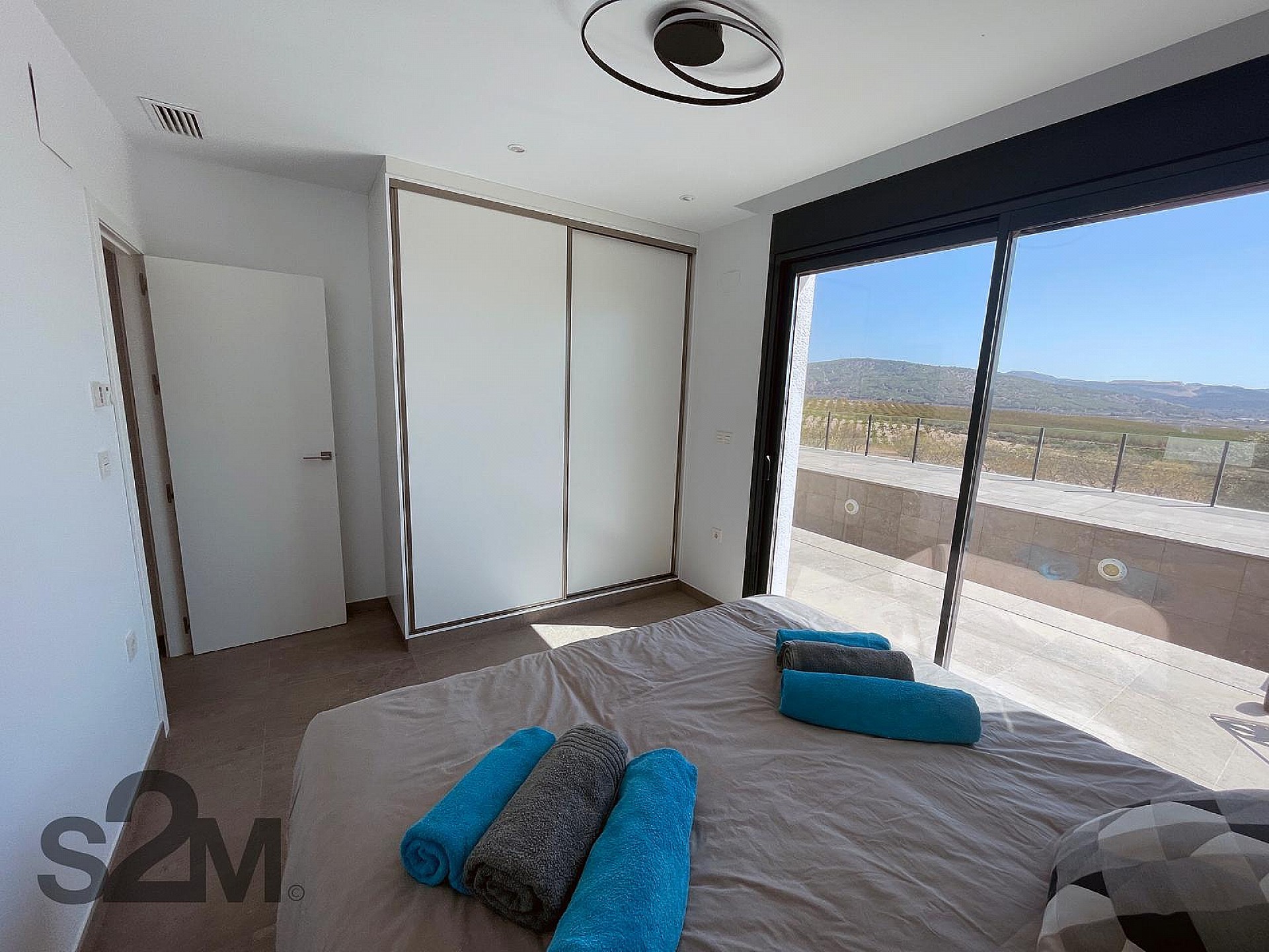 Resale - 5 Bedroom 3 Bathroom Villa in Pinoso - - Alicante Resale - 5 Bedroom 3 Bathroom Villa in Pinoso - - Alicante