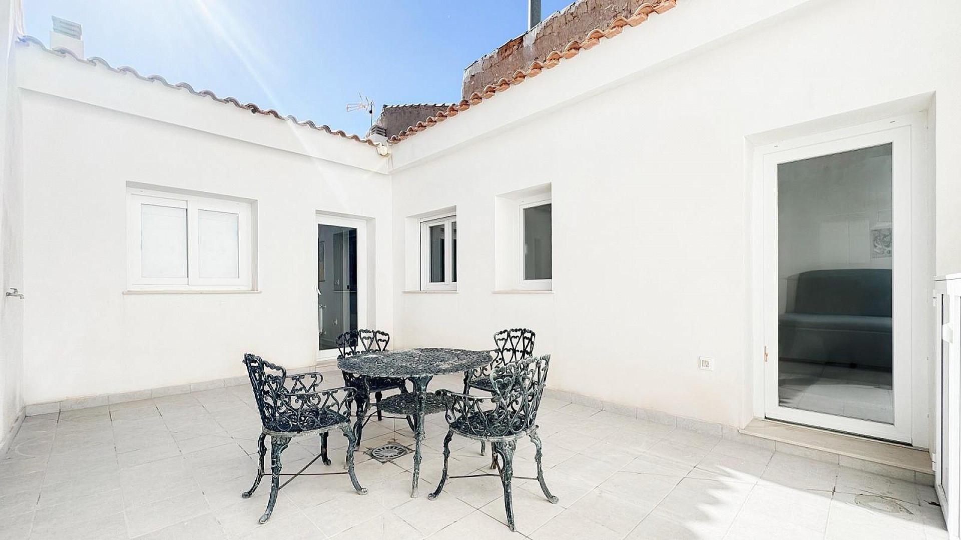 Resale - 5 Bedroom 3 Bathroom Villa in Pinoso - - Alicante Resale - 5 Bedroom 3 Bathroom Villa in Pinoso - - Alicante