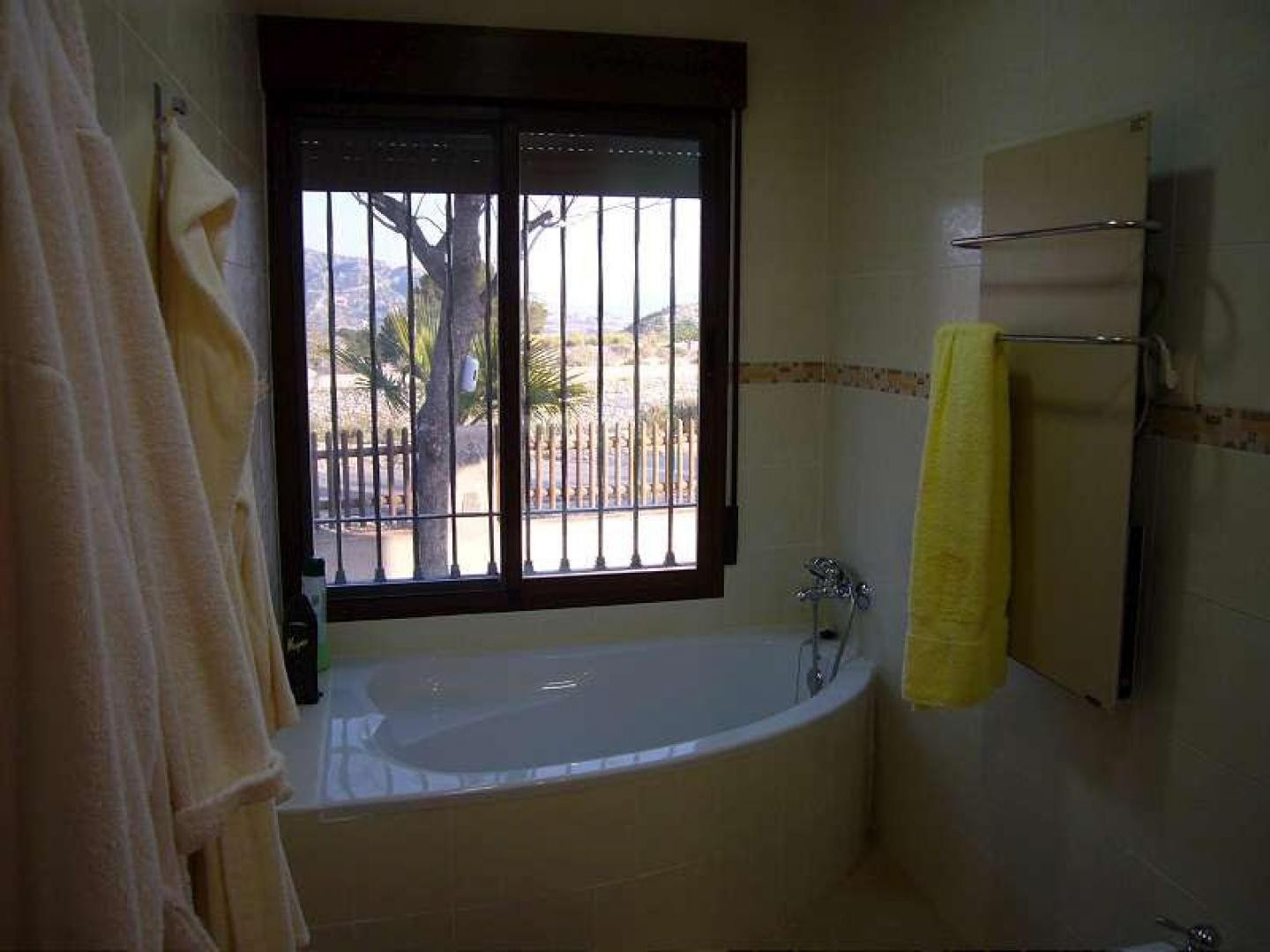 Resale - 3 Bedroom 2 Bathroom Villa in Abanilla - - Murcia Resale - 3 Bedroom 2 Bathroom Villa in Abanilla - - Murcia