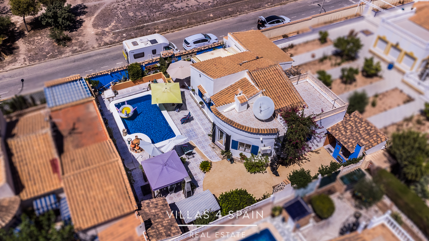 Resale - 4 bedroom 2 bathroom villa with private pool and garden in La Florida - calle venus - Alicante Resale - 4 bedroom 2 bathroom villa with private pool and garden in La Florida - calle venus - Alicante