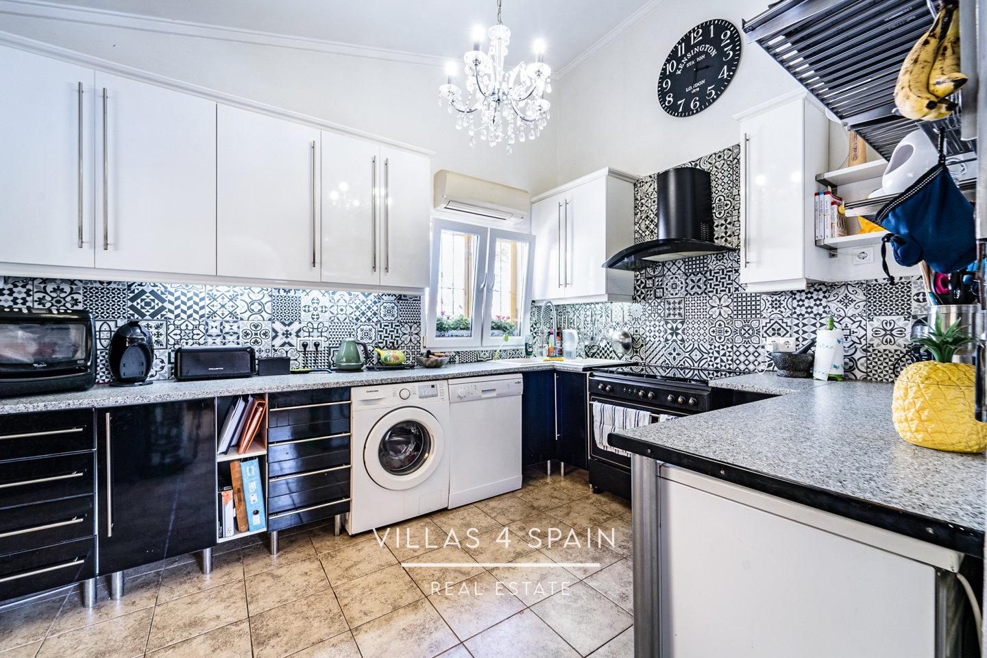 Resale - 4 bedroom 2 bathroom villa with private pool and garden in La Florida - calle venus - Alicante Resale - 4 bedroom 2 bathroom villa with private pool and garden in La Florida - calle venus - Alicante