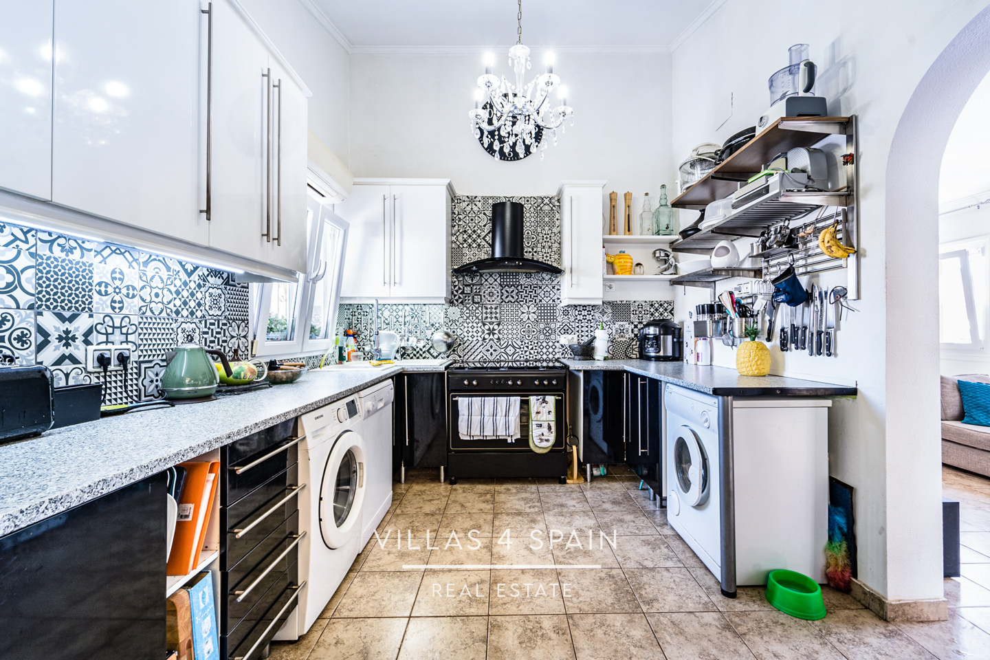 Resale - 4 bedroom 2 bathroom villa with private pool and garden in La Florida - calle venus - Alicante Resale - 4 bedroom 2 bathroom villa with private pool and garden in La Florida - calle venus - Alicante