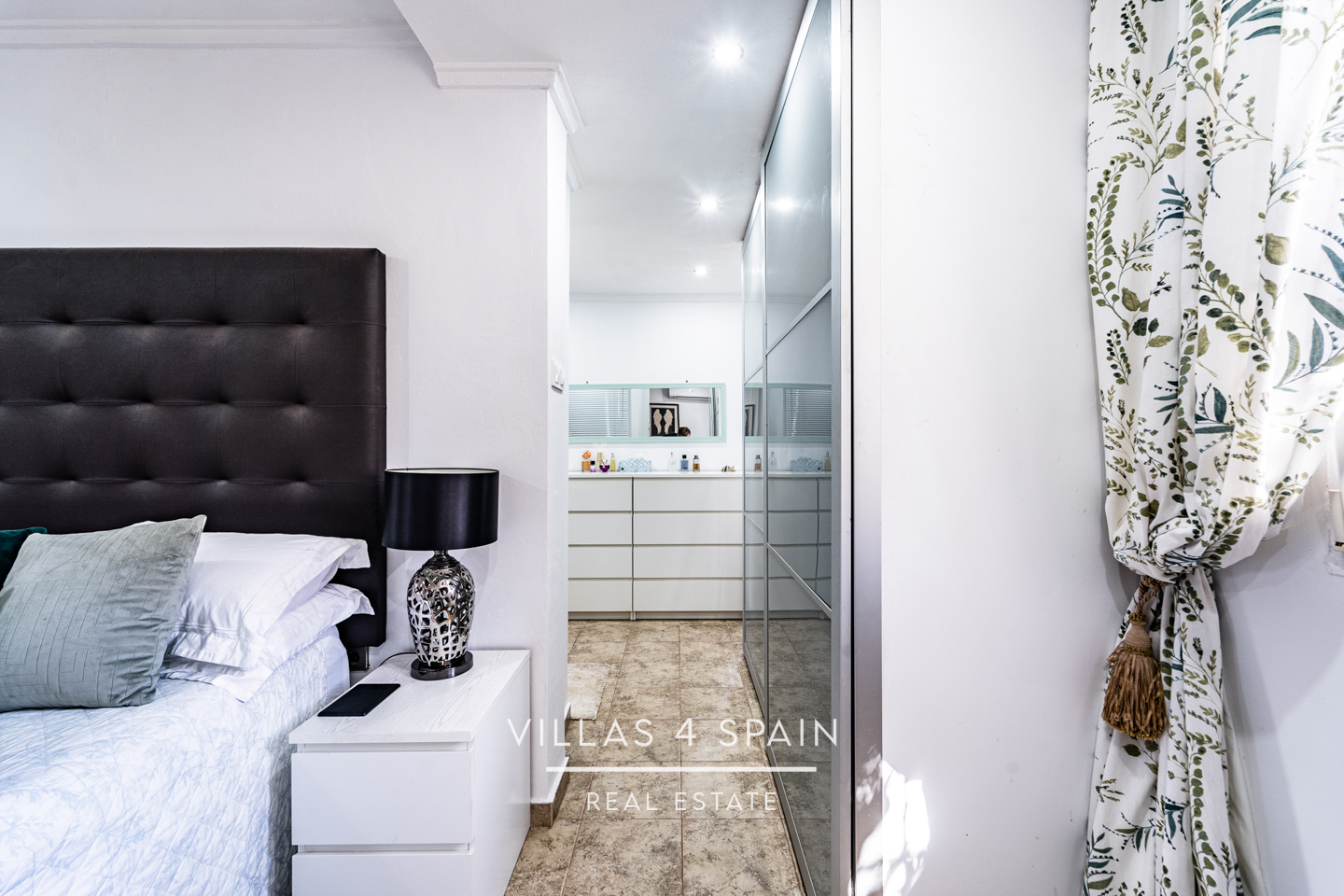 Resale - 4 bedroom 2 bathroom villa with private pool and garden in La Florida - calle venus - Alicante Resale - 4 bedroom 2 bathroom villa with private pool and garden in La Florida - calle venus - Alicante