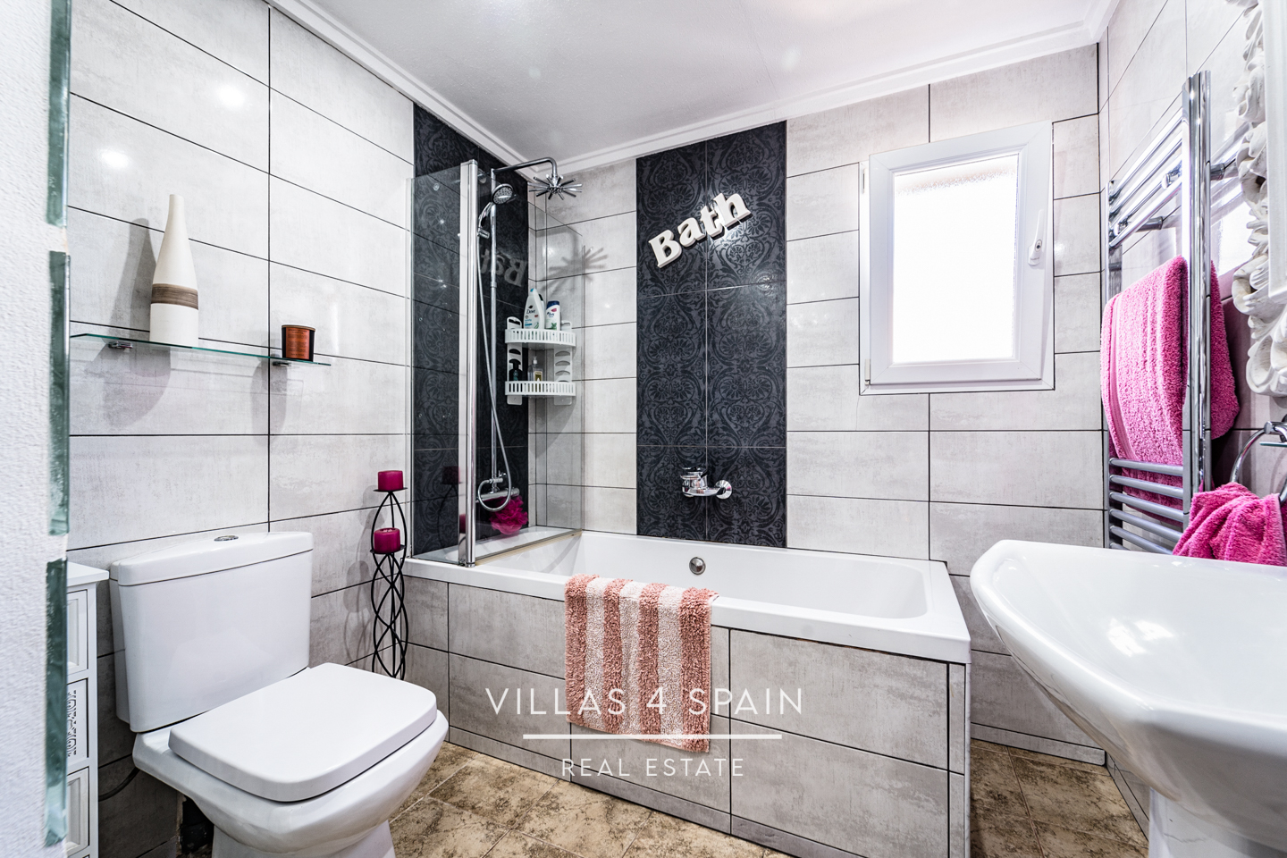 Resale - 4 bedroom 2 bathroom villa with private pool and garden in La Florida - calle venus - Alicante Resale - 4 bedroom 2 bathroom villa with private pool and garden in La Florida - calle venus - Alicante