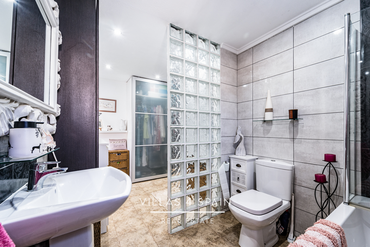 Resale - 4 bedroom 2 bathroom villa with private pool and garden in La Florida - calle venus - Alicante Resale - 4 bedroom 2 bathroom villa with private pool and garden in La Florida - calle venus - Alicante