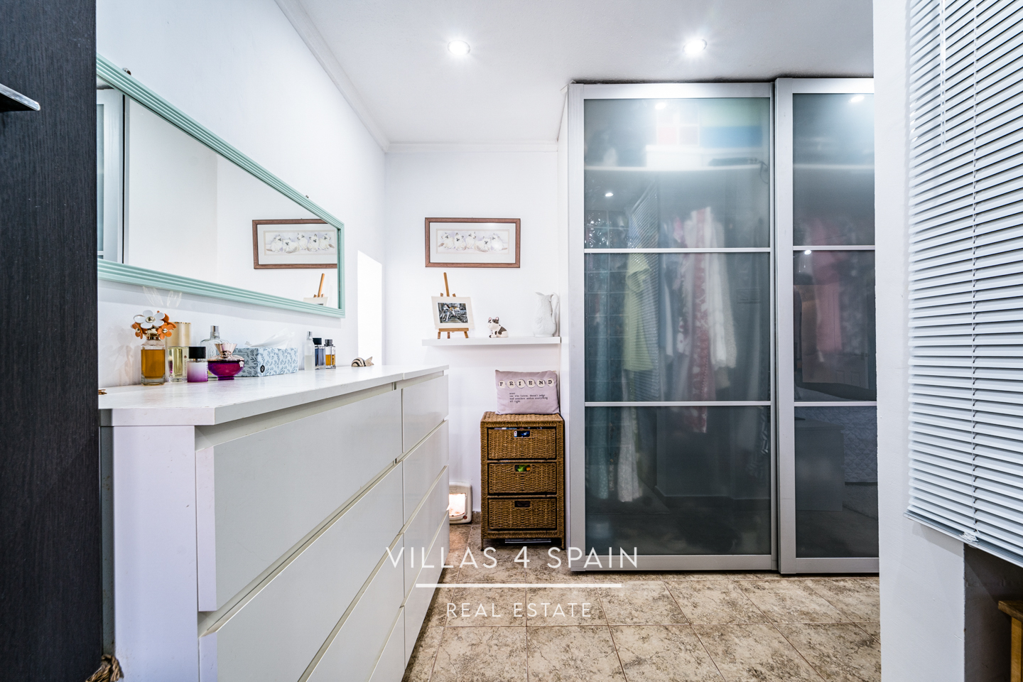 Resale - 4 bedroom 2 bathroom villa with private pool and garden in La Florida - calle venus - Alicante Resale - 4 bedroom 2 bathroom villa with private pool and garden in La Florida - calle venus - Alicante