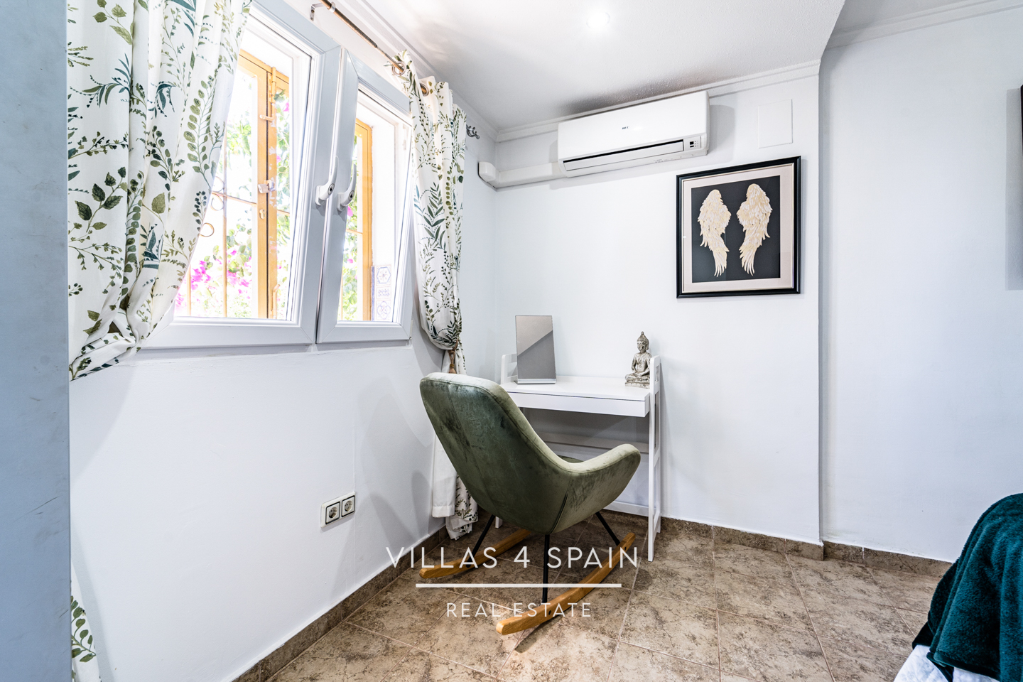 Resale - 4 bedroom 2 bathroom villa with private pool and garden in La Florida - calle venus - Alicante Resale - 4 bedroom 2 bathroom villa with private pool and garden in La Florida - calle venus - Alicante