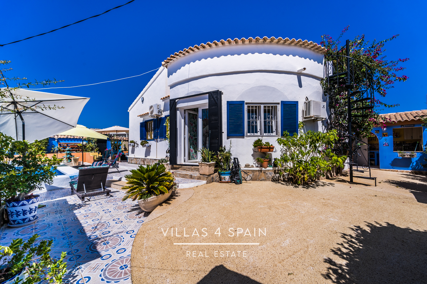 Resale - 4 bedroom 2 bathroom villa with private pool and garden in La Florida - calle venus - Alicante Resale - 4 bedroom 2 bathroom villa with private pool and garden in La Florida - calle venus - Alicante