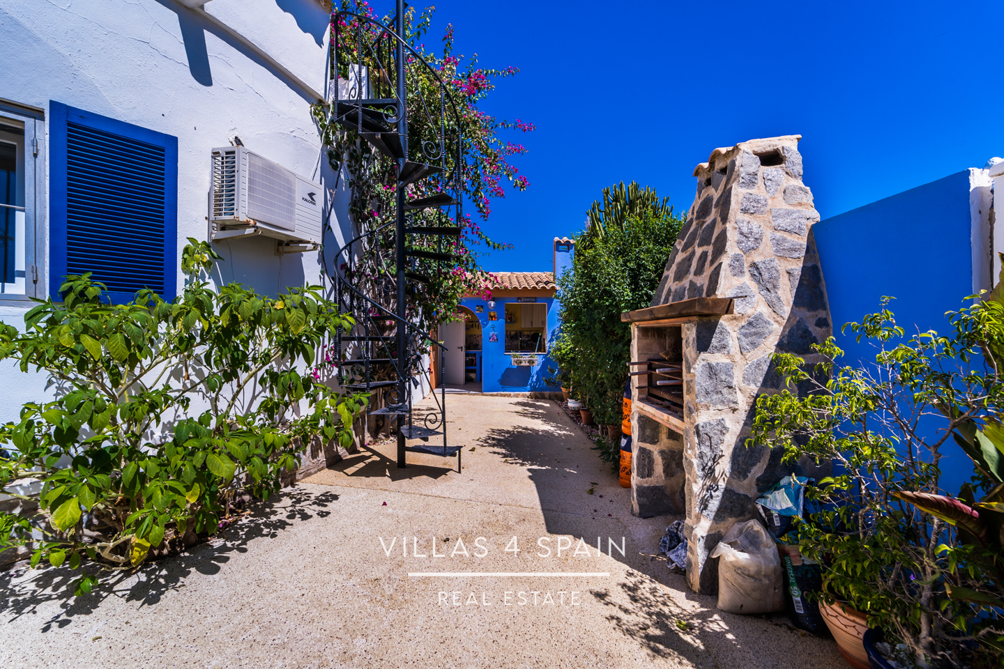 Resale - 4 bedroom 2 bathroom villa with private pool and garden in La Florida - calle venus - Alicante Resale - 4 bedroom 2 bathroom villa with private pool and garden in La Florida - calle venus - Alicante