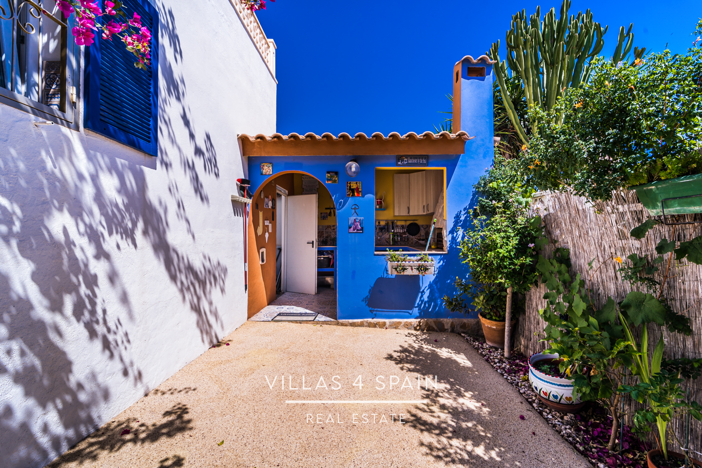 Resale - 4 bedroom 2 bathroom villa with private pool and garden in La Florida - calle venus - Alicante Resale - 4 bedroom 2 bathroom villa with private pool and garden in La Florida - calle venus - Alicante