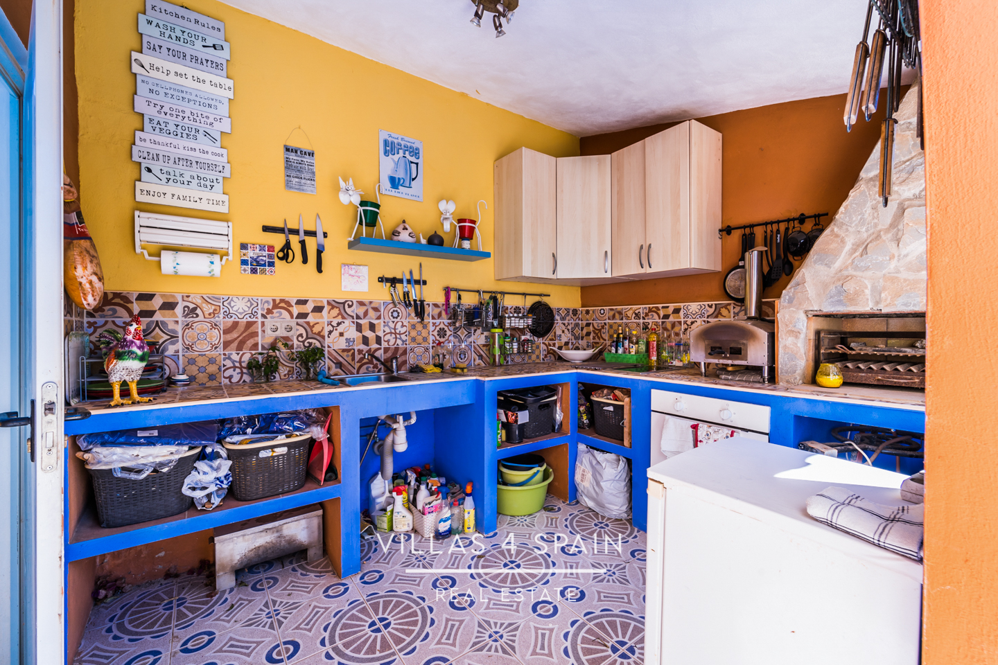 Resale - 4 bedroom 2 bathroom villa with private pool and garden in La Florida - calle venus - Alicante Resale - 4 bedroom 2 bathroom villa with private pool and garden in La Florida - calle venus - Alicante