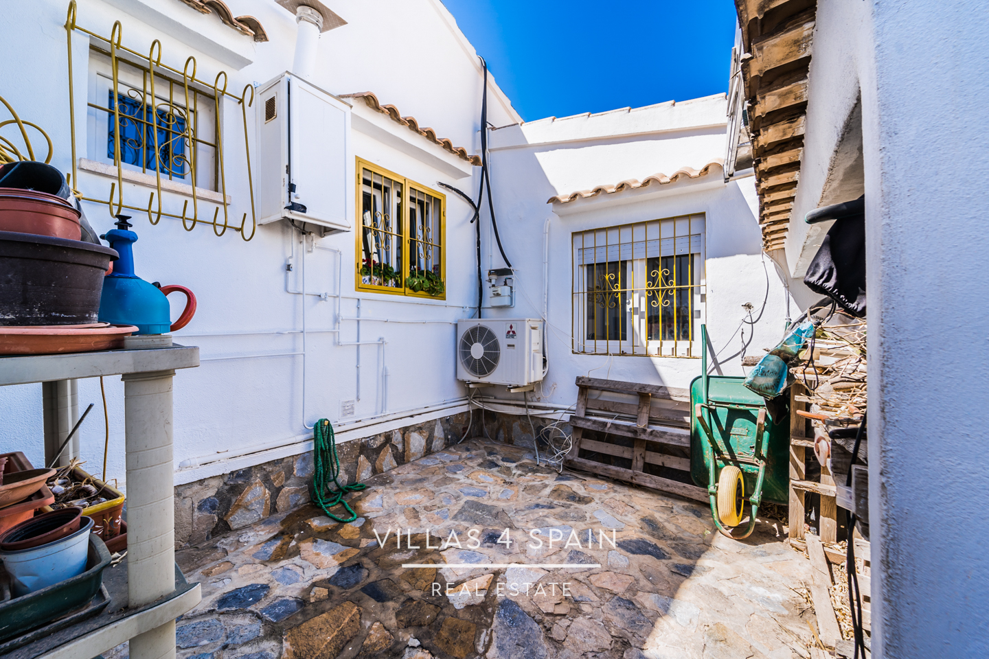 Resale - 4 bedroom 2 bathroom villa with private pool and garden in La Florida - calle venus - Alicante Resale - 4 bedroom 2 bathroom villa with private pool and garden in La Florida - calle venus - Alicante