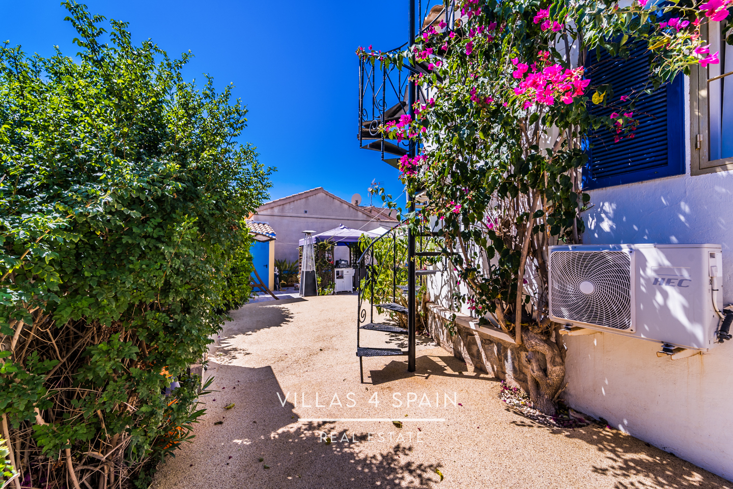 Resale - 4 bedroom 2 bathroom villa with private pool and garden in La Florida - calle venus - Alicante Resale - 4 bedroom 2 bathroom villa with private pool and garden in La Florida - calle venus - Alicante