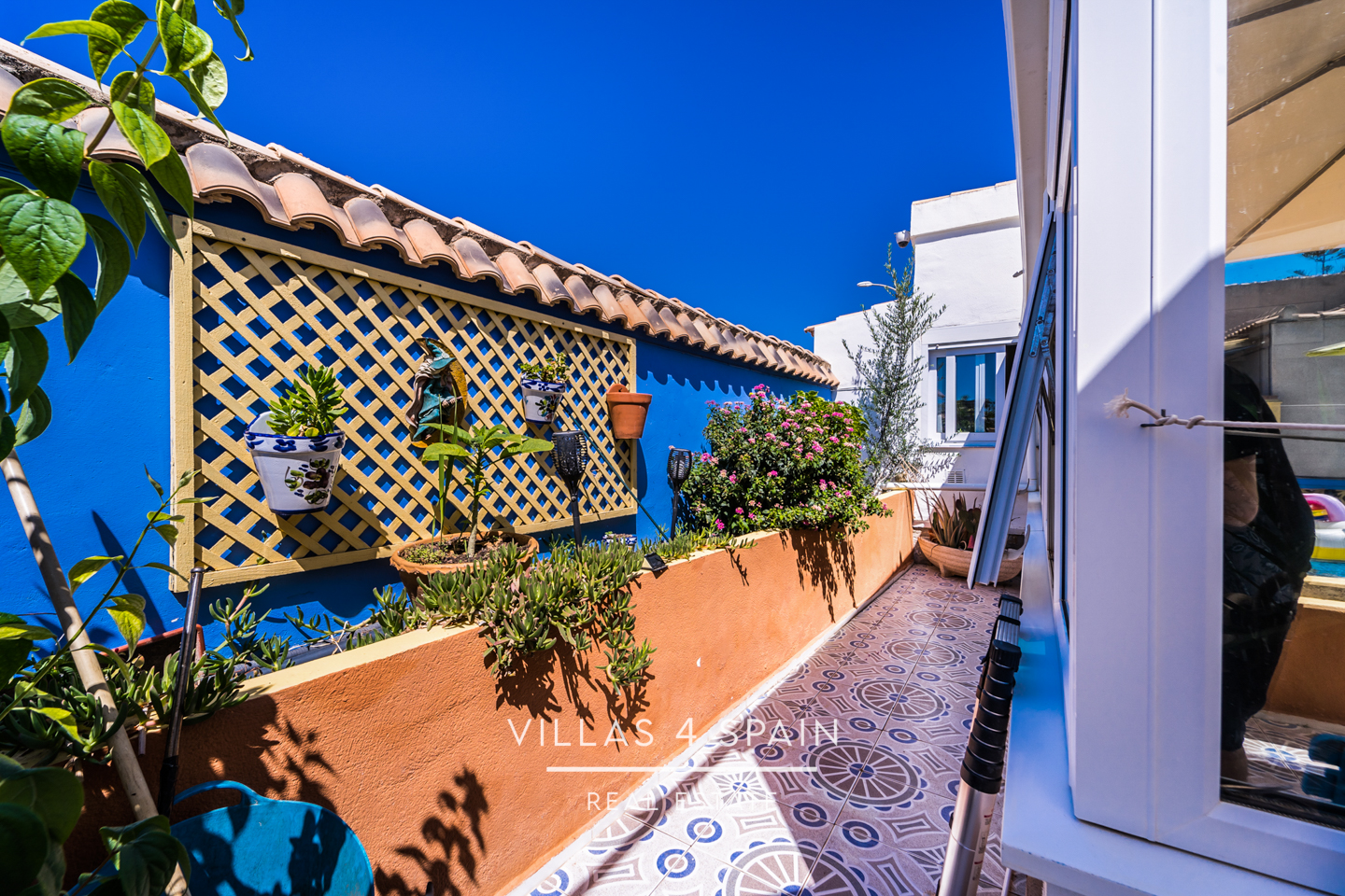 Resale - 4 bedroom 2 bathroom villa with private pool and garden in La Florida - calle venus - Alicante Resale - 4 bedroom 2 bathroom villa with private pool and garden in La Florida - calle venus - Alicante