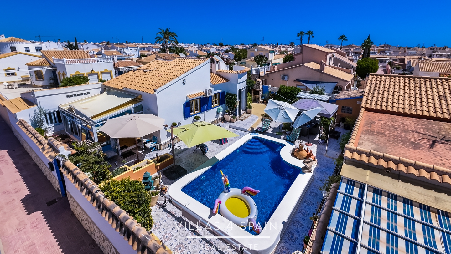4 bedroom 2 bathroom villa with private pool and garden in La Florida