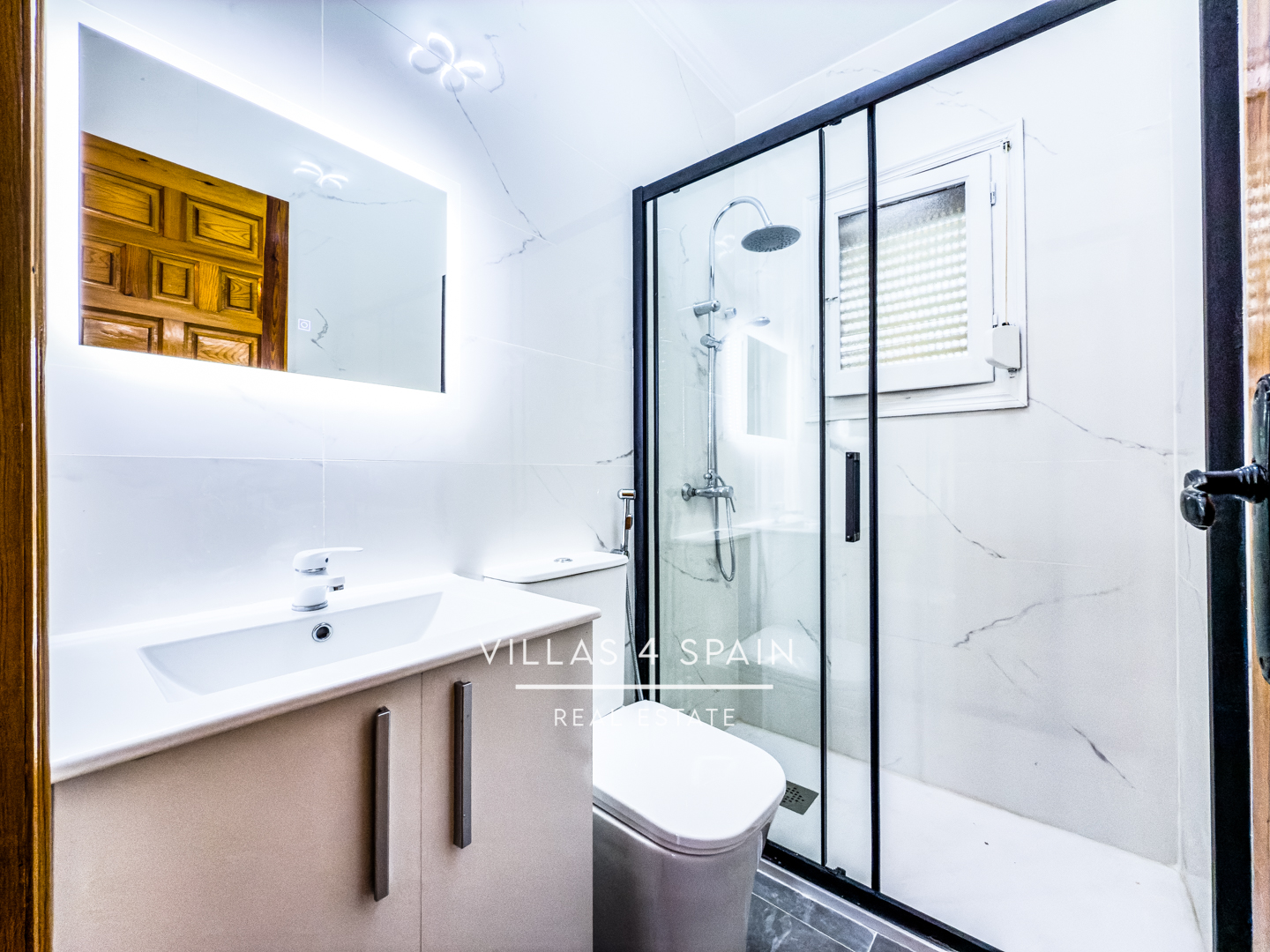 Resale - 4 Bedroom 2 Bathroom villa with private pool and large plot in La Marina - calle alicante - Alicante Resale - 4 Bedroom 2 Bathroom villa with private pool and large plot in La Marina - calle alicante - Alicante