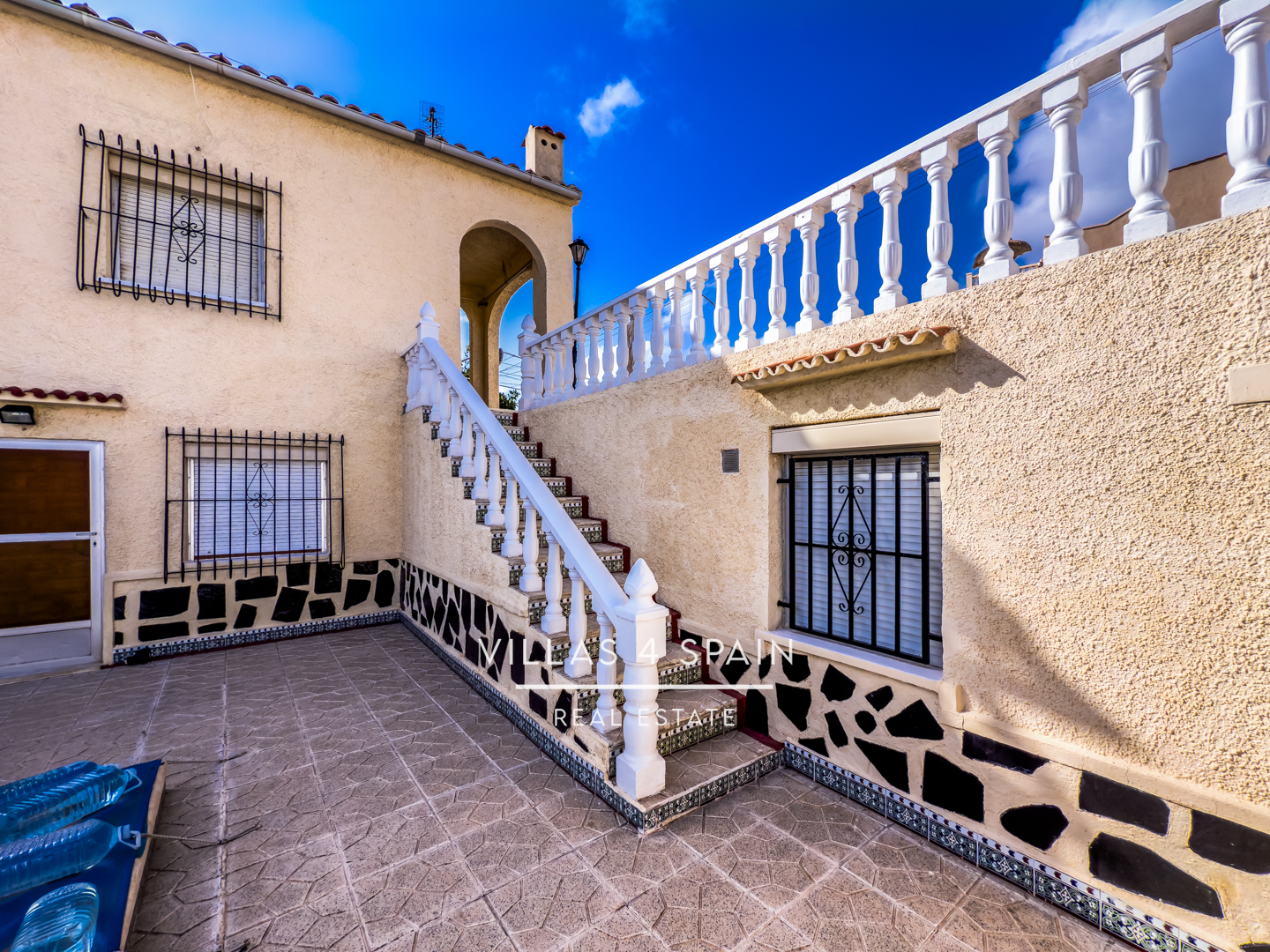 Resale - 4 Bedroom 2 Bathroom villa with private pool and large plot in La Marina - calle alicante - Alicante Resale - 4 Bedroom 2 Bathroom villa with private pool and large plot in La Marina - calle alicante - Alicante